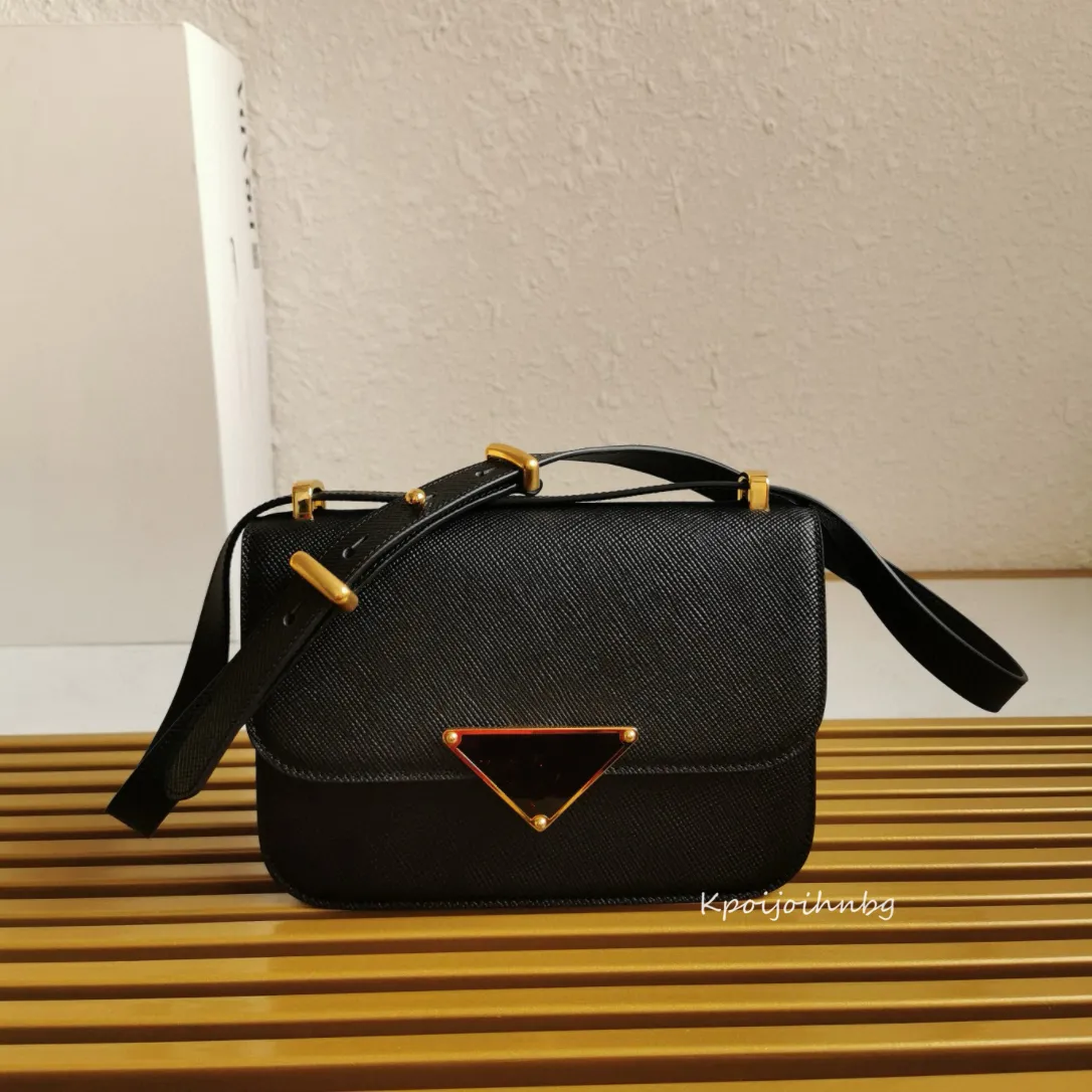 Sac crossbody de créateur supérieur 22 cm Sac d'épalsine à curie de vache de haute qualité Fashion Fashion en cuir pour femmes sac à main pratique sac à main le bourse classique