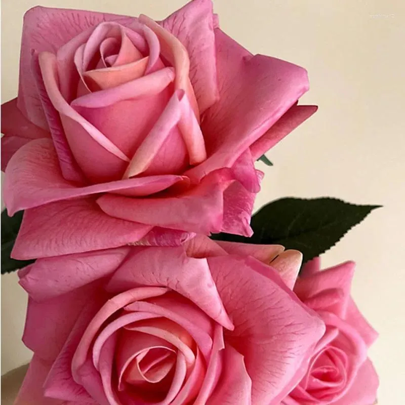 Декоративные цветы 4pcs искусственные увлажняющие розовые цветочные цветы настоящий фальшивый декор свадебный декор свадебный букет вечеринка домашние украшения