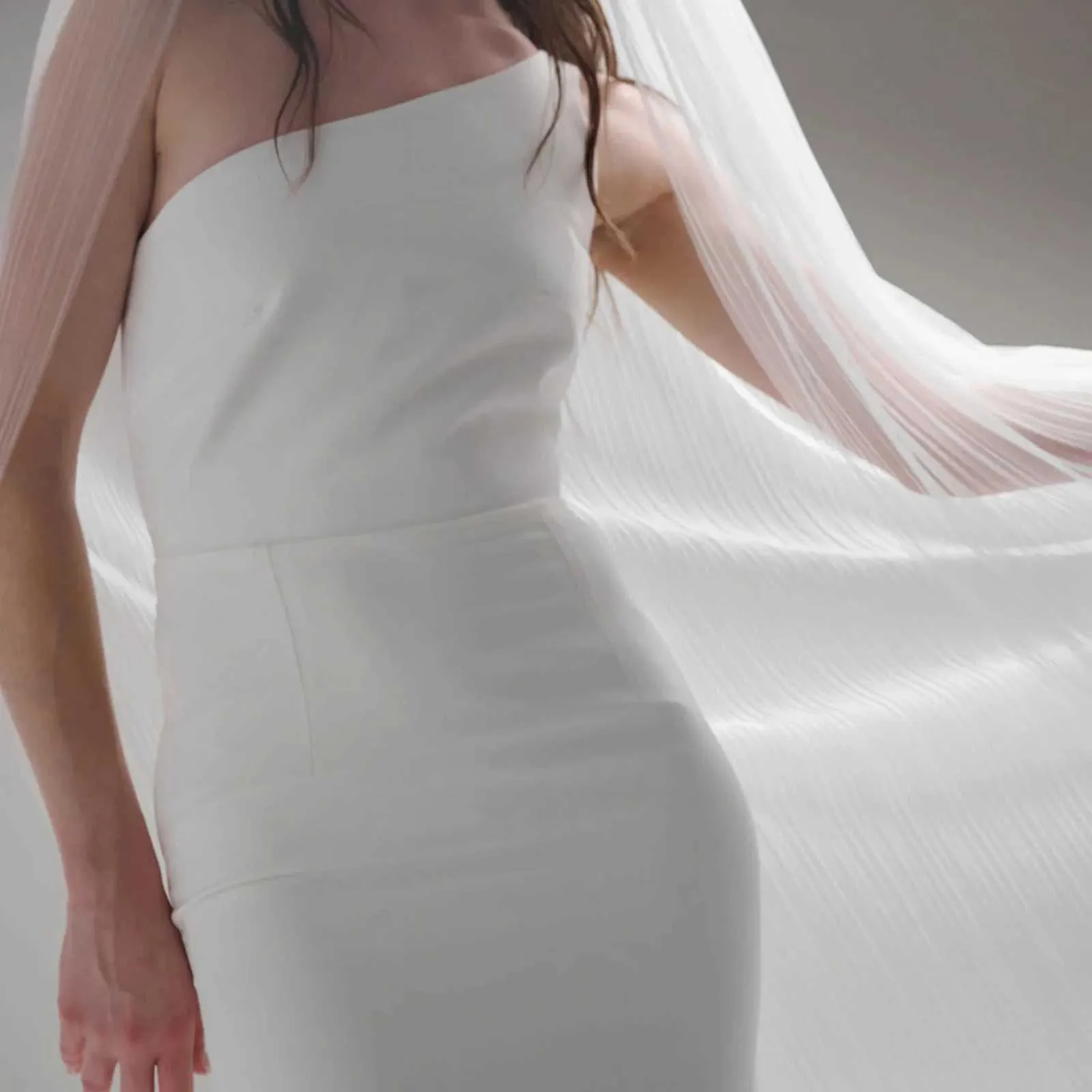 Gioielli per capelli Veli da sposa romantici 1 livello Velo rigido in organza trasparente con pettine Bordo tagliato Accessori per sposa_voghion.com