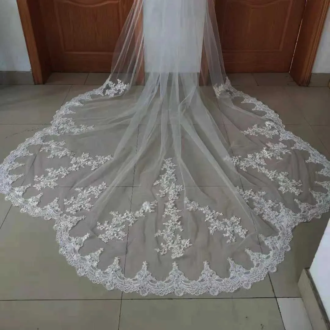 Bijoux de cheveux de mariage nouveau blanc chaud / ivoire belle cathédrale longueur dentelle voile de mariage avec peigne long mariage mariage plus taille