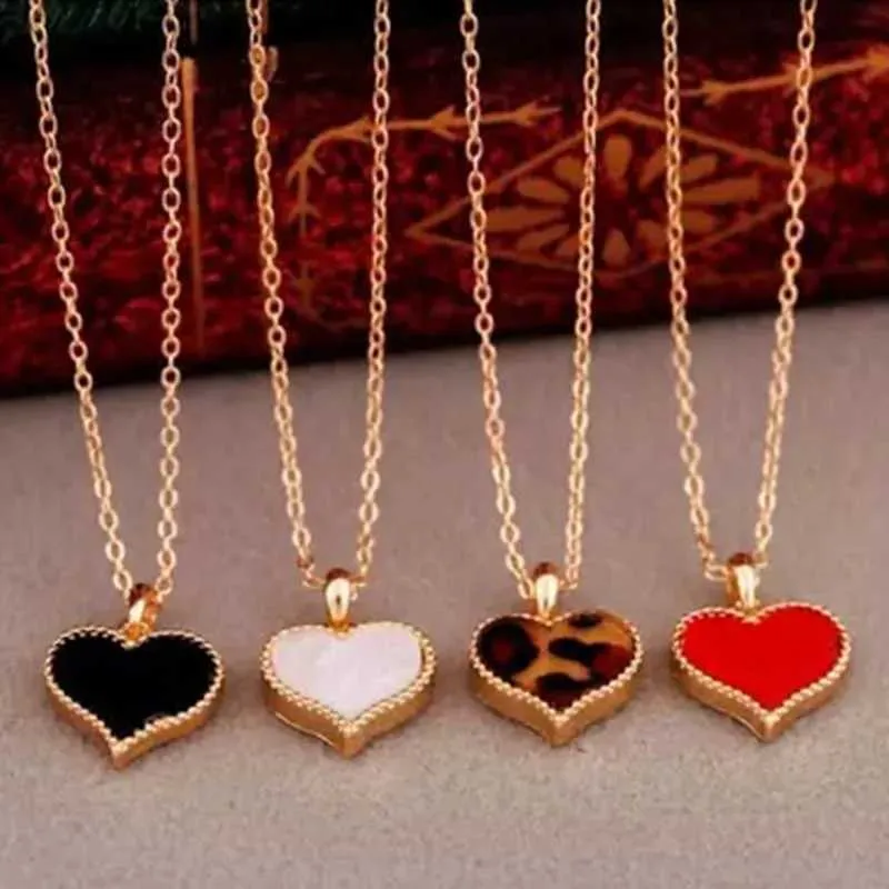 Pendant Necklaces New Fashion Retro New Gossip Girl Serena Red Heart Pendant Necklace Clavicle Chain Model Wholesale J240513