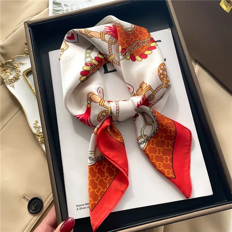 Luxury Scarf Head Abch Woman Silk Stampa Lettere Ploid Head Regalo di compleanno del marchio di lusso