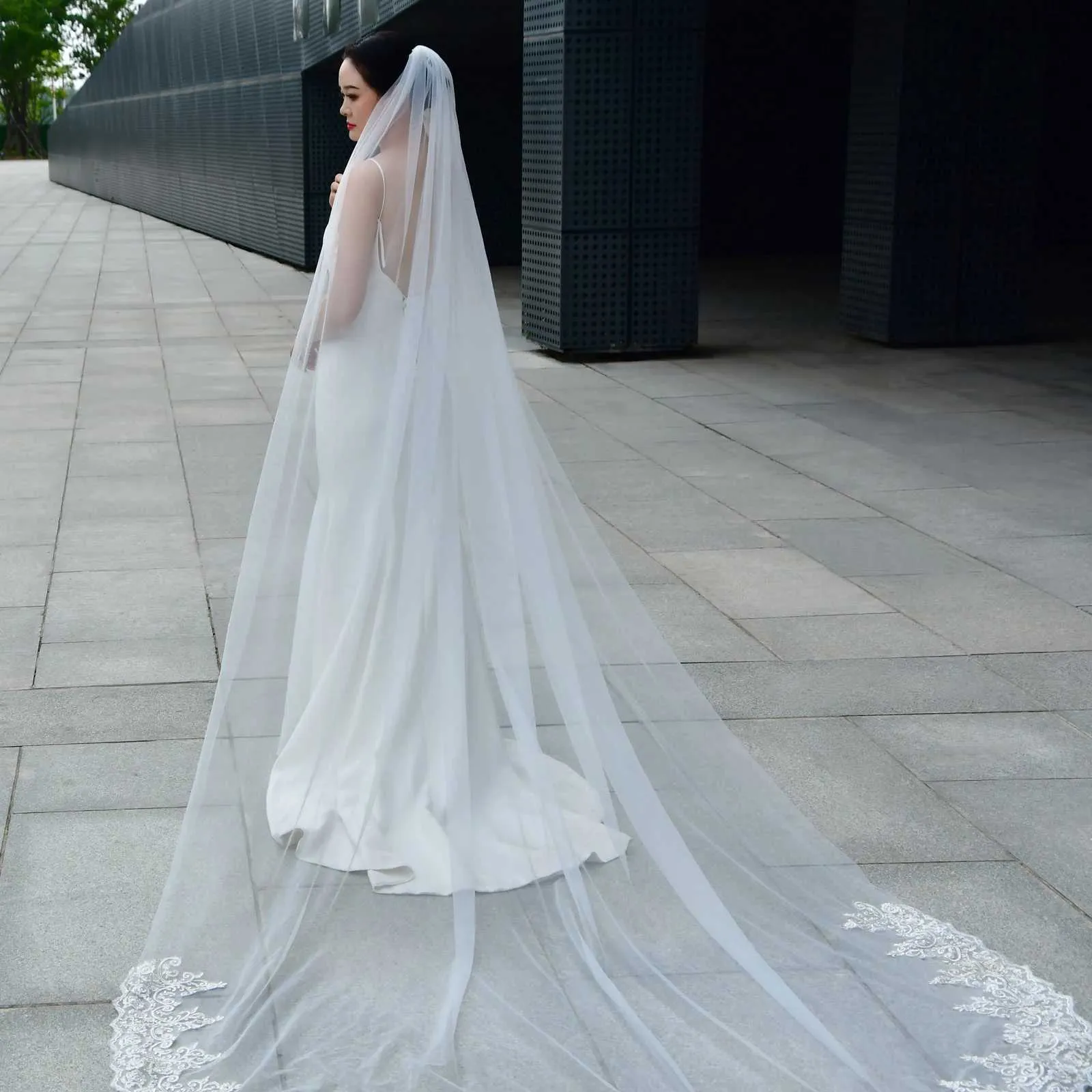 Vlasové šperky V70 Dlouhý závoj s krajkovým okrajem Aplikace Svatební závoj 1 úroveň Měkký tyl s hřebenem Svatební doplňky pro nevěstu_voghion.com