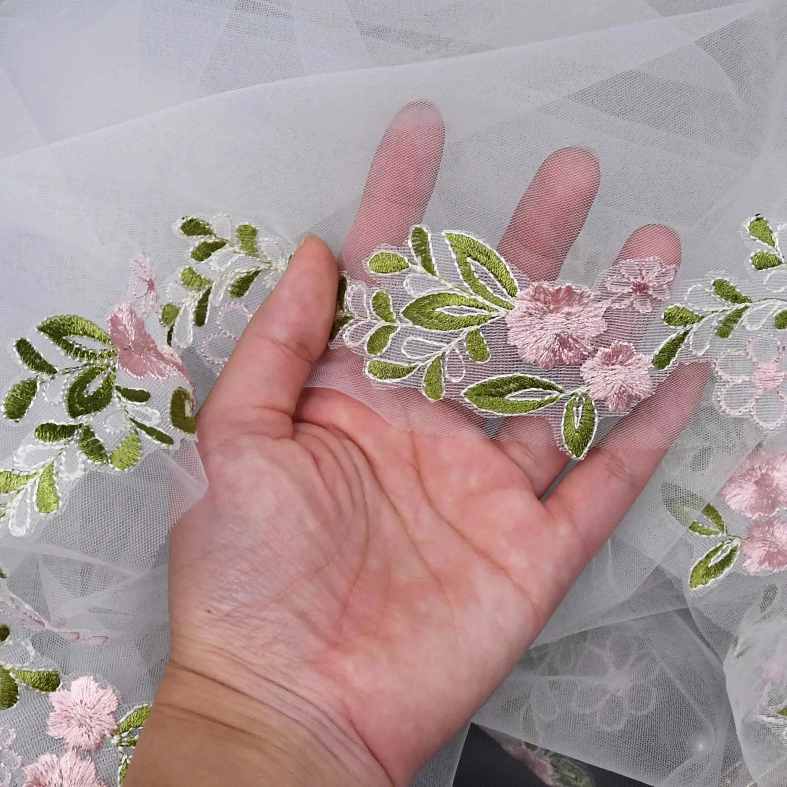 Jóias para cabelo Véu curto Véu de renda com borda véus de noiva 1 camada comprimento da ponta do dedo Mantilla vestidos de noiva macios acessórios para_voghion.com