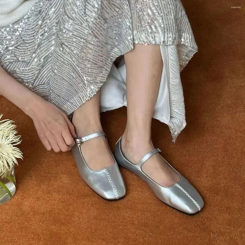 カジュアルシューズIppeum Silver Ballerines Flats女性レザーバレエフラットスリップ