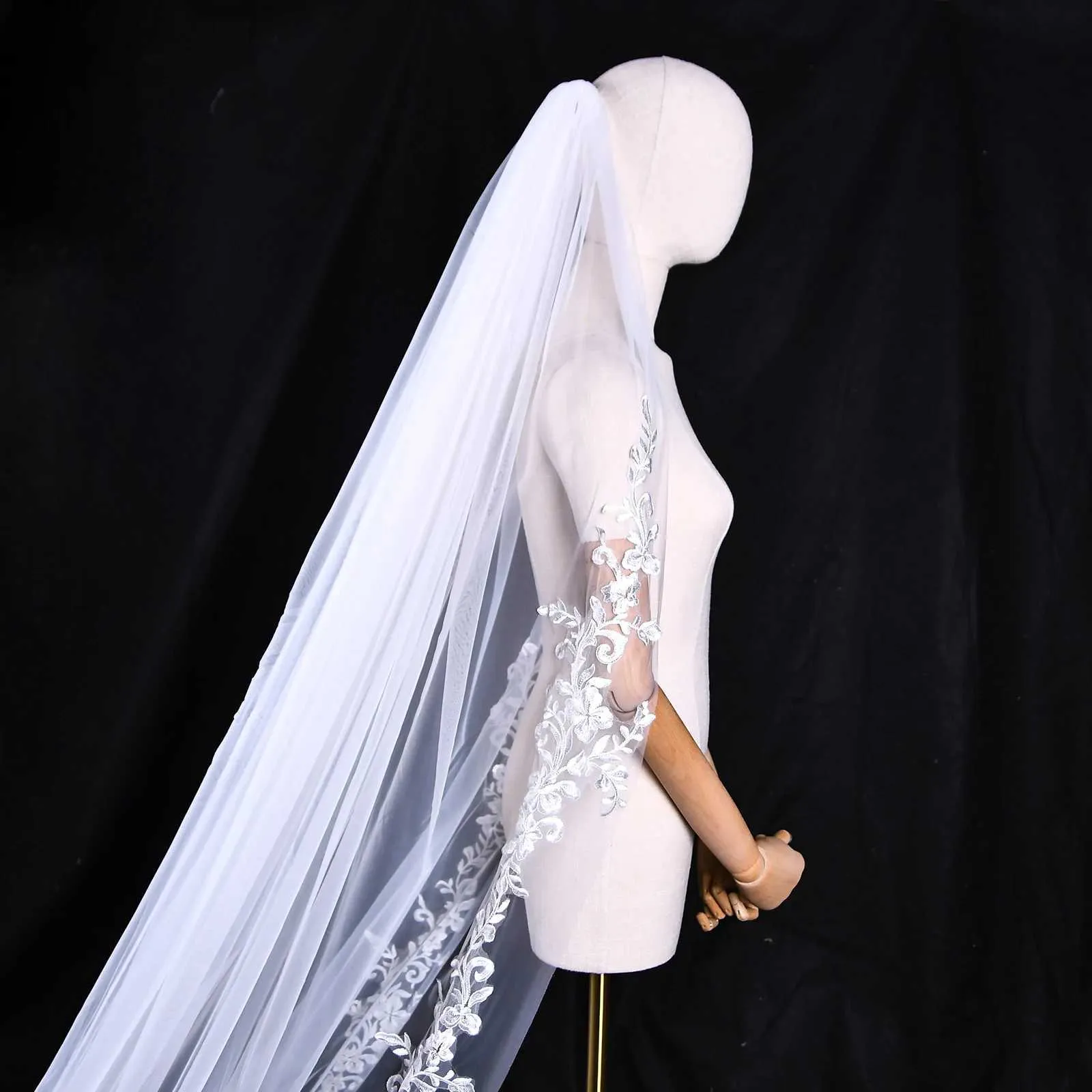 Hårsmykker V222 Langt Fuld Kant Blonde 1-lags Brudeslør med Kam 3M Katedrallængde Mantilla Bryllupstilbehør til_voghion.com
