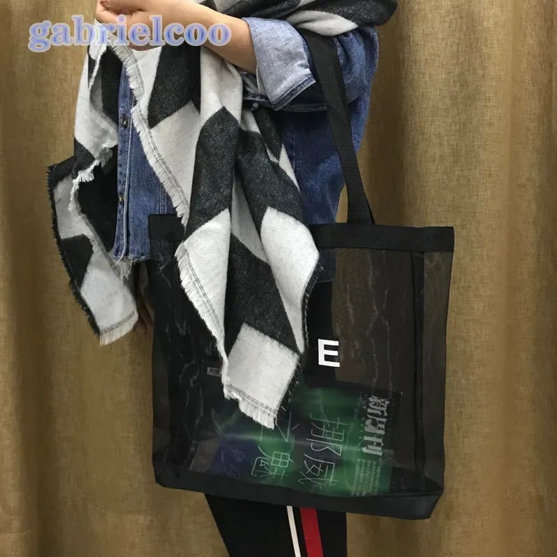 デザイナーブラックメッシュショルダーバッグ女性ファッションショッピングバッグホワイトオフセット印刷レターロゴ透明なショルダーバッグビーチポータブル環境バッグ