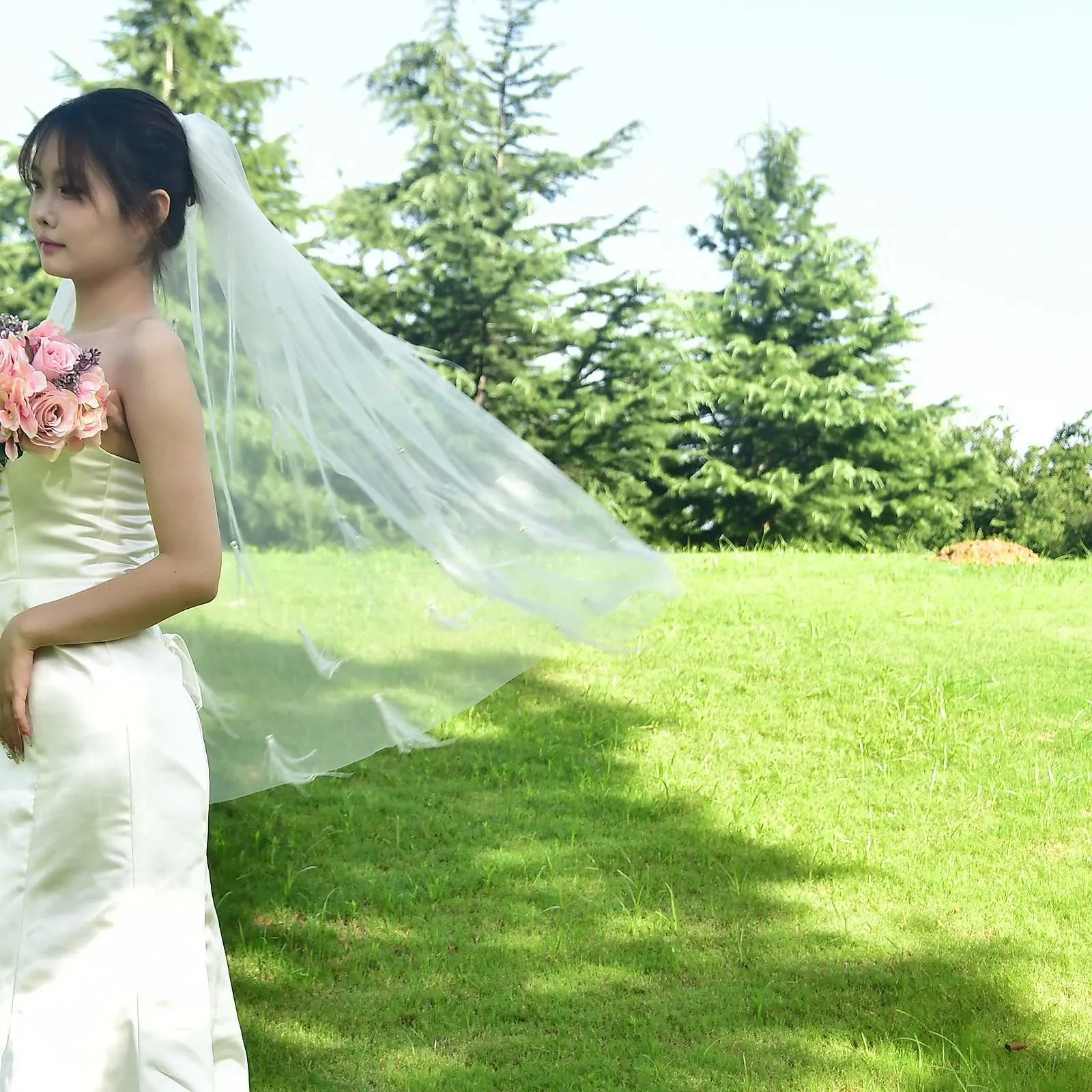 Brautschleier Mit Perlen Und Federn Aus Tüll Für Die Hochzeit_voghion.com