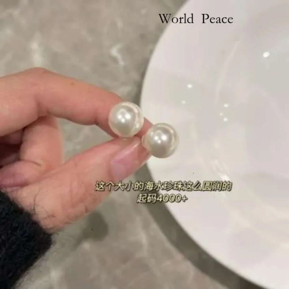 Designer de boucles d'oreille de perles Mikimoto MIKIMOTO Même style portant des boucles d'oreilles en perles qui complètent le tempérament des gens peuvent être effectués en trois saisons 287