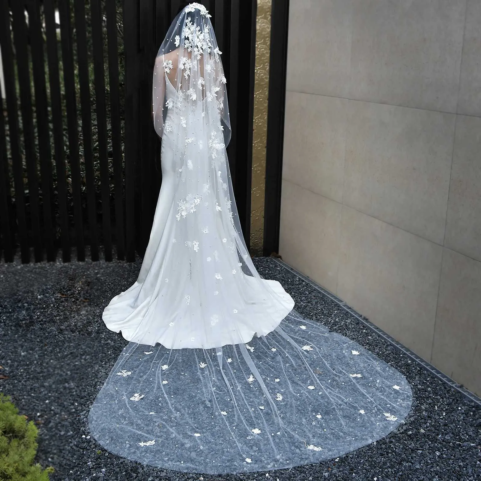 Hair Jewelry Long Veil Cathedral Length Bridal Veils 1 Tiers Lace Appliques Pearls Beaded Wedding Accessories_ipsvogv.com