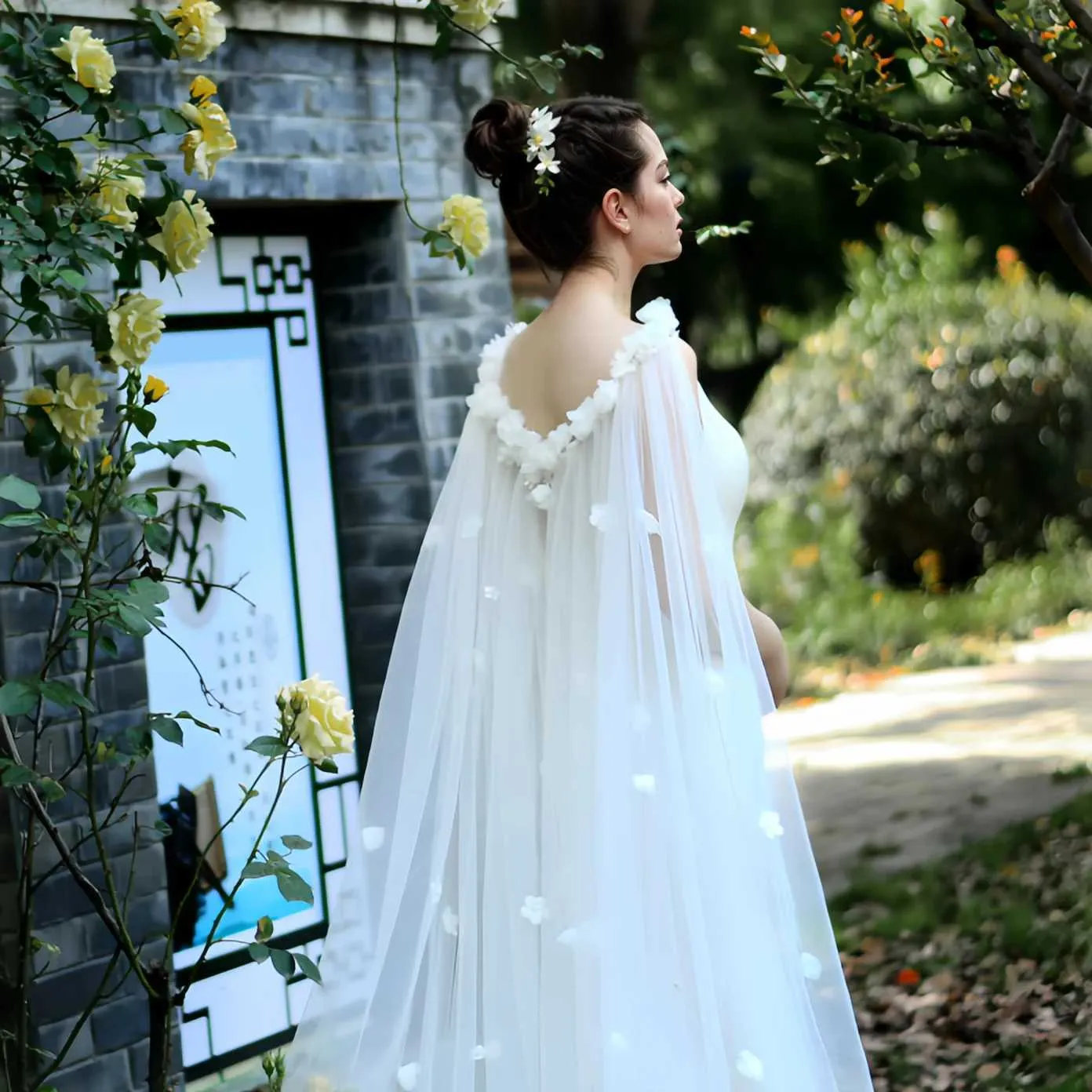 Haarschmuck Damen VG45 Brautumhang Schleier Lange Kathedrale Stil 3D Blumen Jacke Frauen Off Schulter Bolero Hochzeit_voghion.com