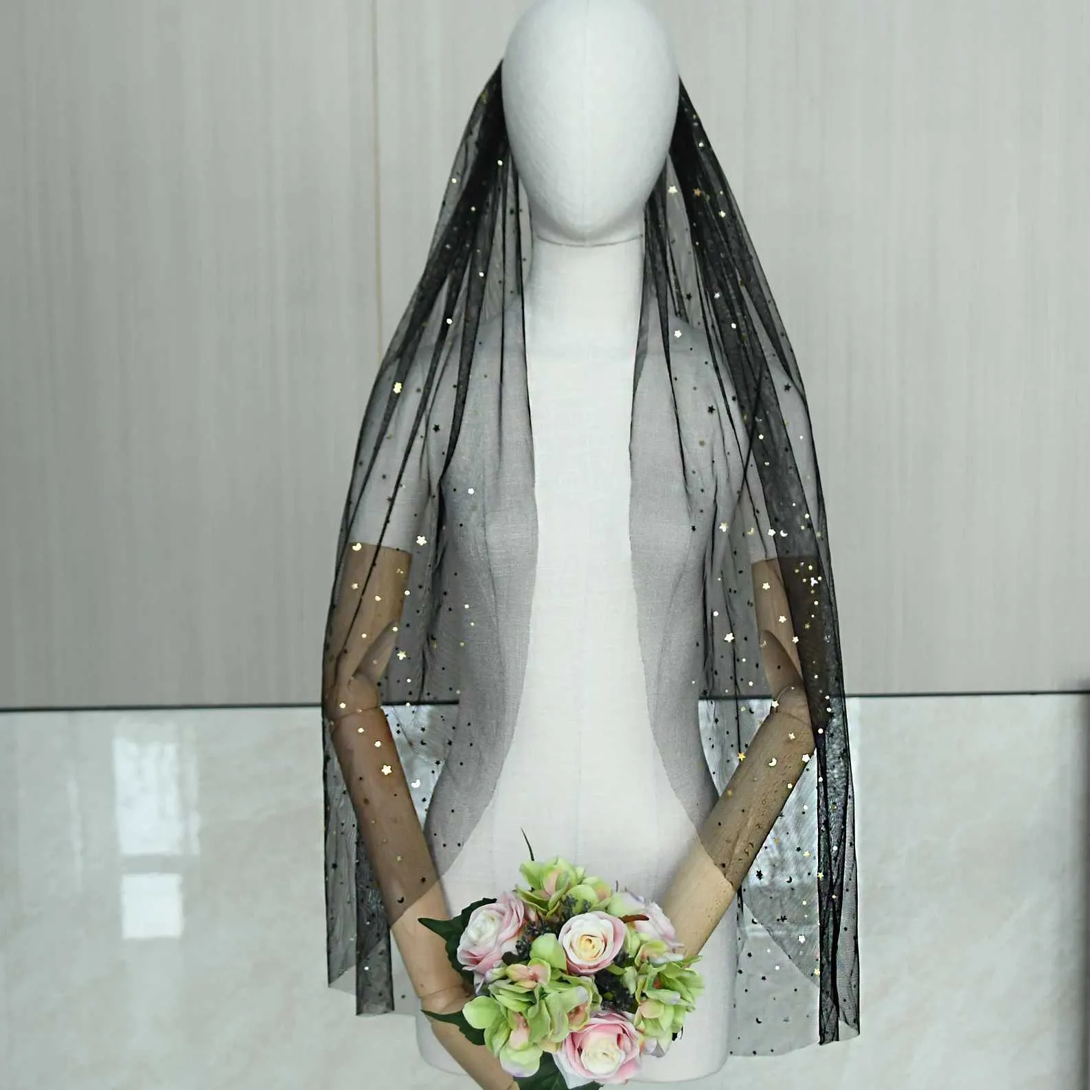 Sparkly Black Bridal Veil With Gold Star And Moon Details_voghion.com