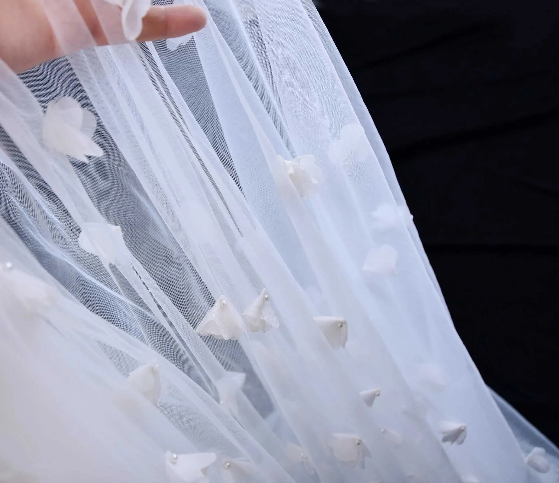 Long Cathedral Bridal Veil With 3d Flowers And Comb For Wedding_voghion.com