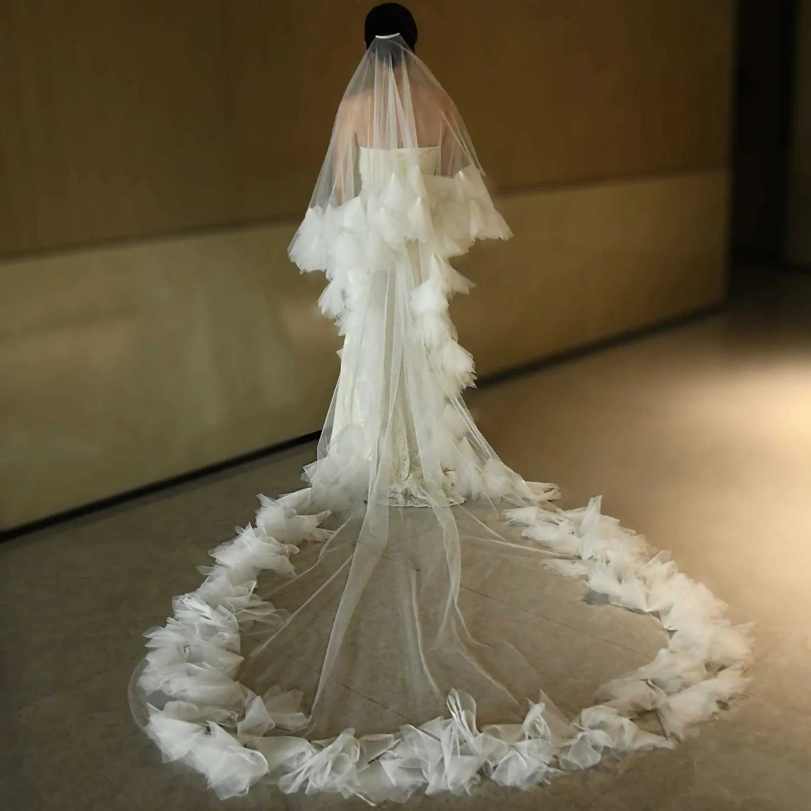 Hair Jewelry V208 Long Bridal Veils 2 Tier Wedding Drop Style 3D Flower Trimmed Blusher Veil Cathedral Length Soft Tulle_voghion.com