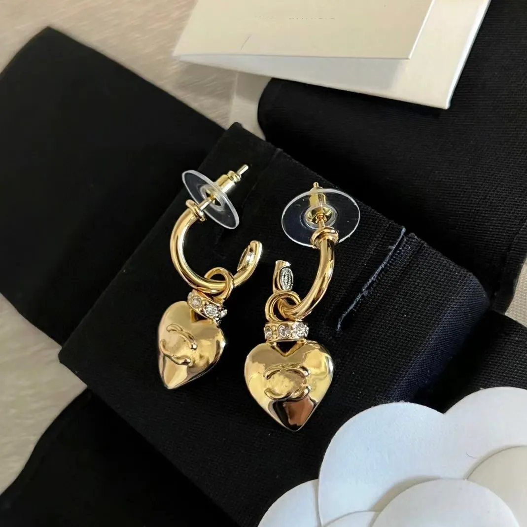 Lüks marka tasarımcısı mücevher çift harfli kaplama elmas parlak yüzey kalp kolye kulak kancası kadınlar kristal düğün parti jewerlry hediyeler