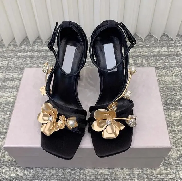 Nouvelles fleurs en métal Satitto talon sandale STRAPE ORCHIDE DÉCORT DE FLORES SANDALS SANDAL PEARL Luxury Designer Femme's Party Robe Chaussures Taille 35-40 avec boîte 01