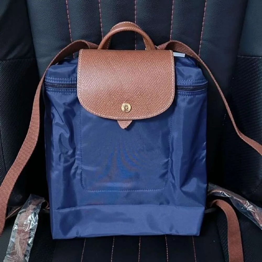 Bolsas de luxo designer de alta qualidade mochila elegante mochila bordada mochila feminina feminina à prova d'água esportiva de viagem Backpack leve51wo