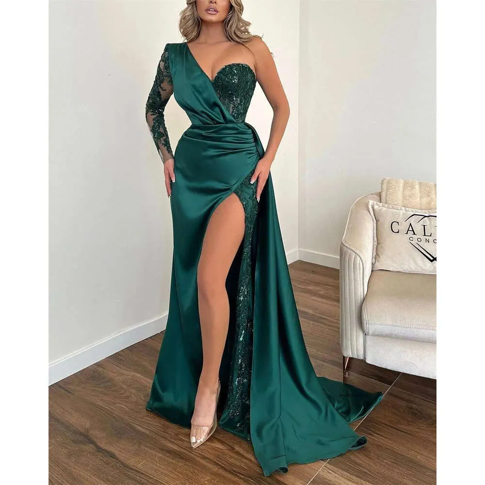 2024 Sexy Mermaid Evening Dresses Wear Dark Green One Shoulder Lace Appliques Crystal Beads Long Sleeve Side Split Formal Prom Party Specical Ocn Gowns 0513