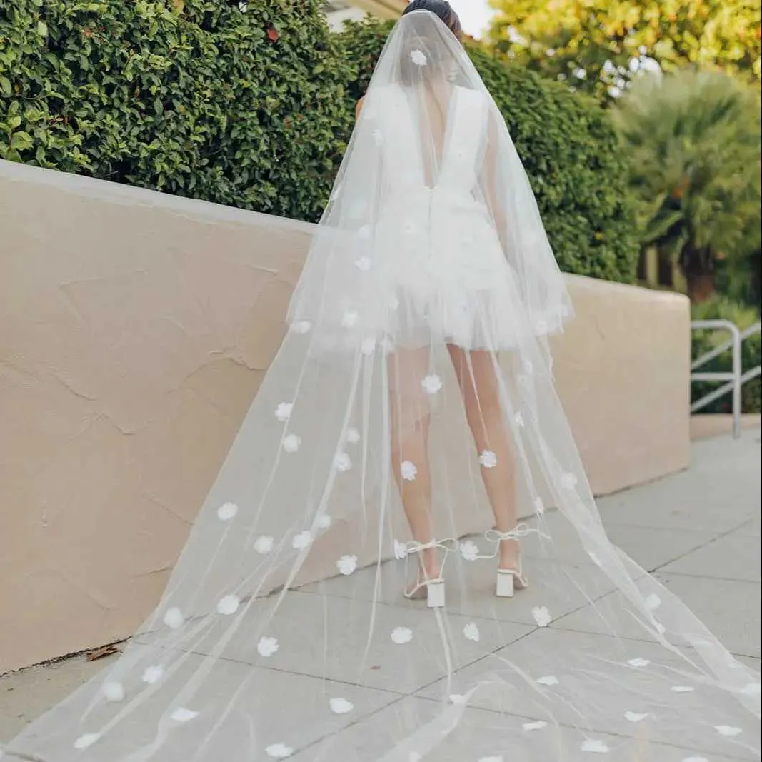 Bijoux de cheveux V190 Voile de mariage à deux couches Blusher Fleurs 3D Longue cathédrale Douce Illusion de mariée avec peigne Mariée_voghion.com