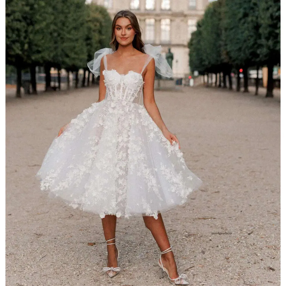 2024 Summer 3D Floral spets kort bröllopsklänning för kvinnor te längd en linje spaghettirem bohemiska brudklänningar älskling korsett elfenben vita brudklänningar 0513