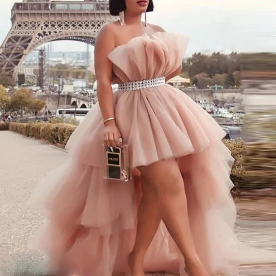 2023 Robes de fête basse blush rose avec châssis sans bretelles en tulle gonflé à plusieurs niveaux sur mesure