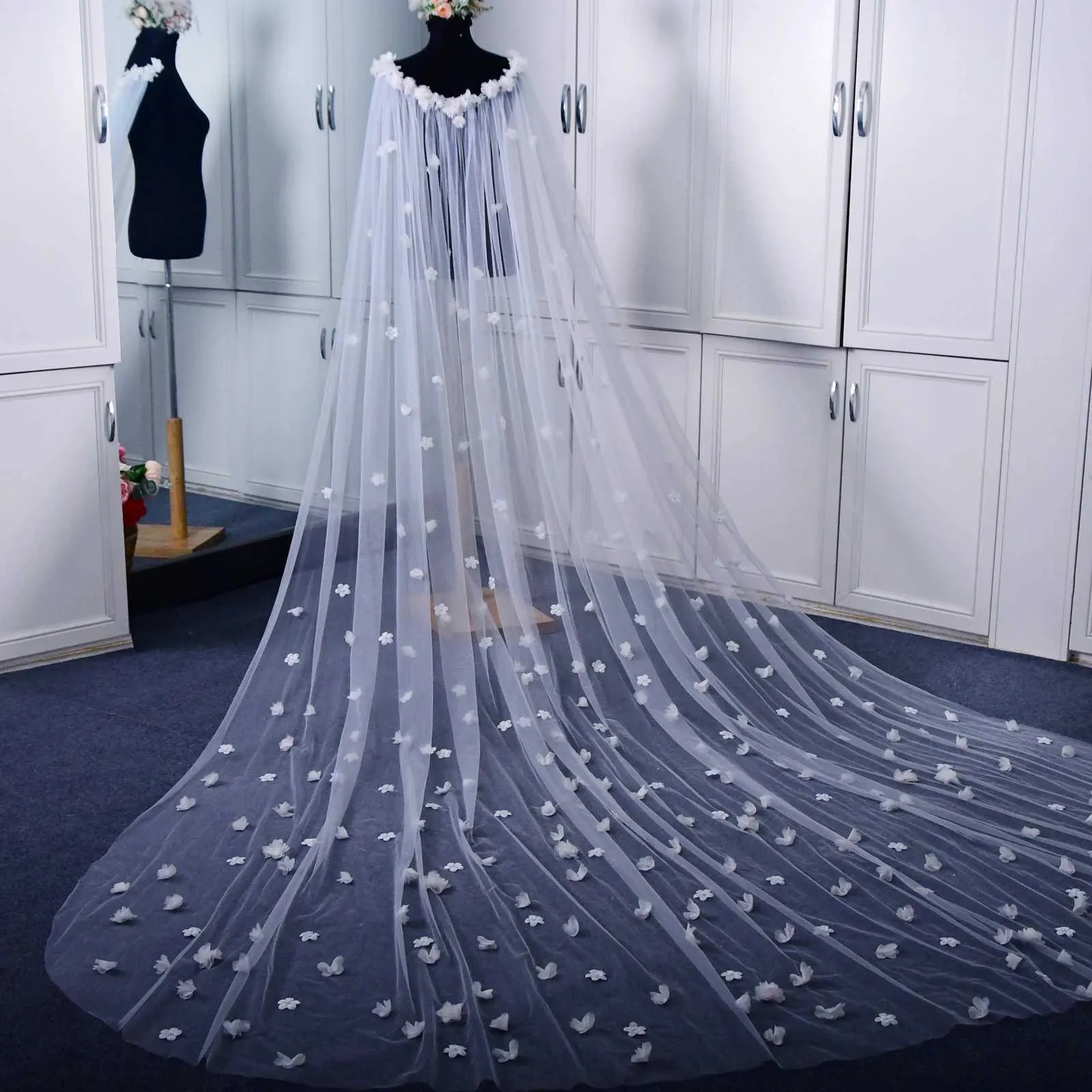 Brautschleier Cape Mit 3d Blumen Und Schulterfreiem Bolero_voghion.com