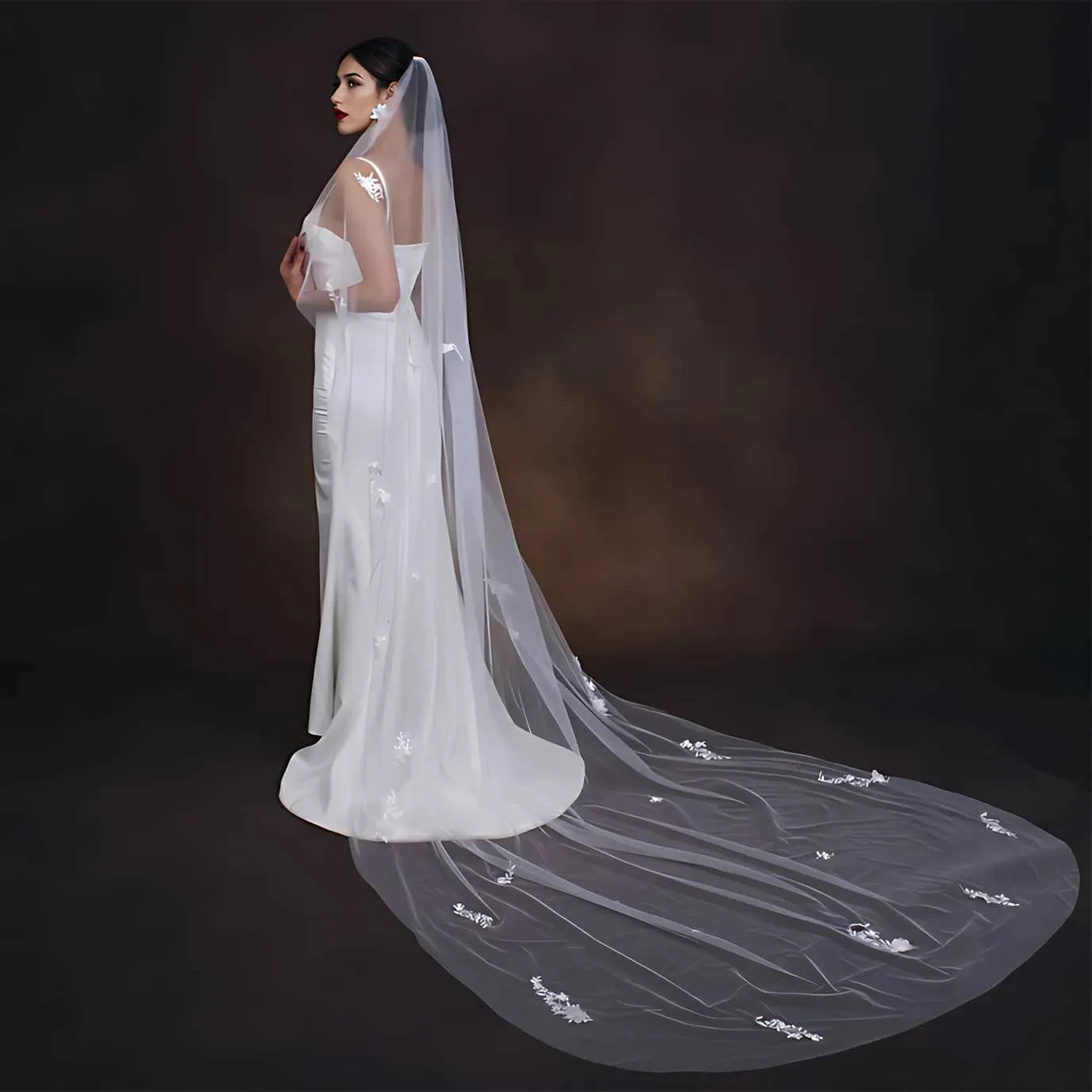 Haarschmuck Eleganter Spitzen-Hochzeitsschleier mit Perlen 3D-Blume Lange Kathedrale Weiche Brautillusion mit Kamm Brautzubehör_voghion.com