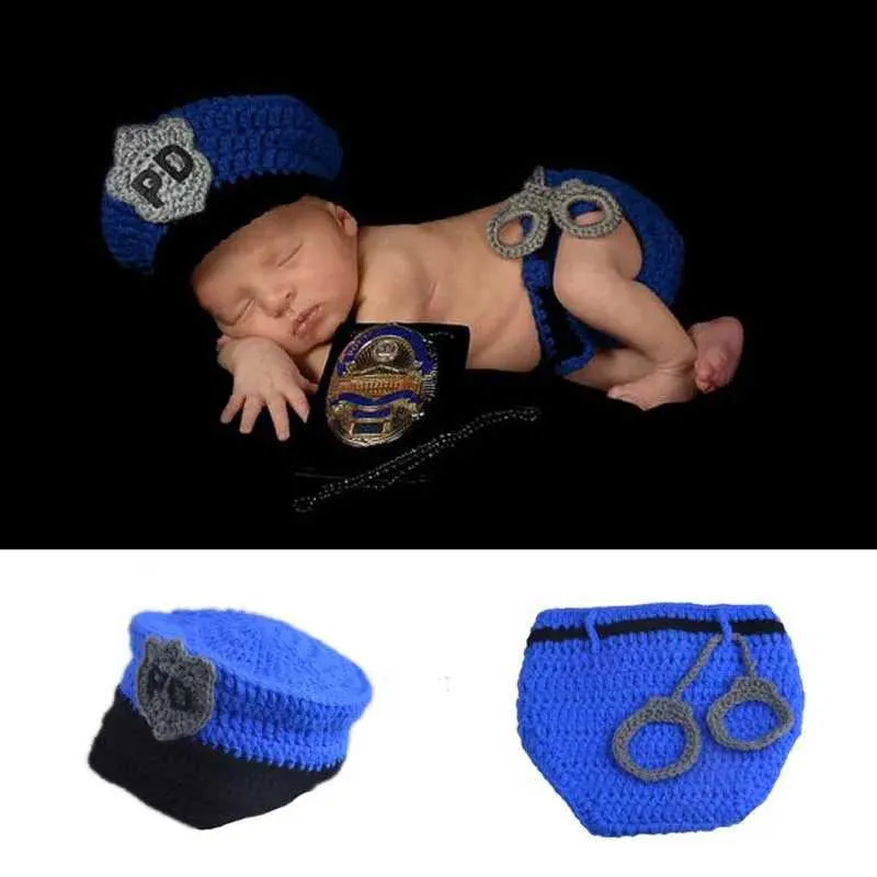 Set di abbigliamento di nuovo design della polizia Punteggi fotografici fatti a mano per neonati per pannolini per pannolini di polizia neonati set di abbigliamento all'uncinetto H230L240513