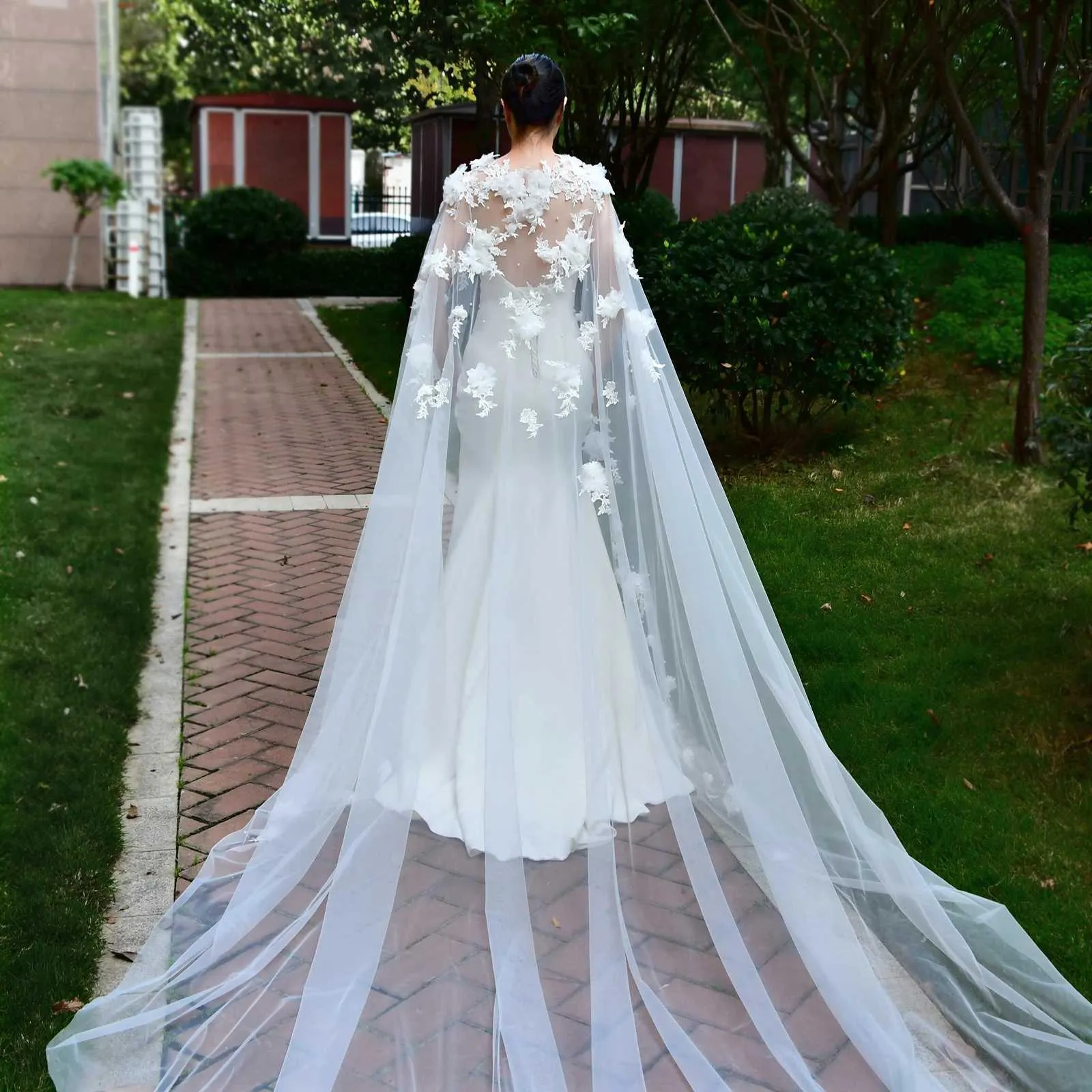 Brudslöja cape med 3d blommor bröllopshåraccessoarer för brud_voghion.com