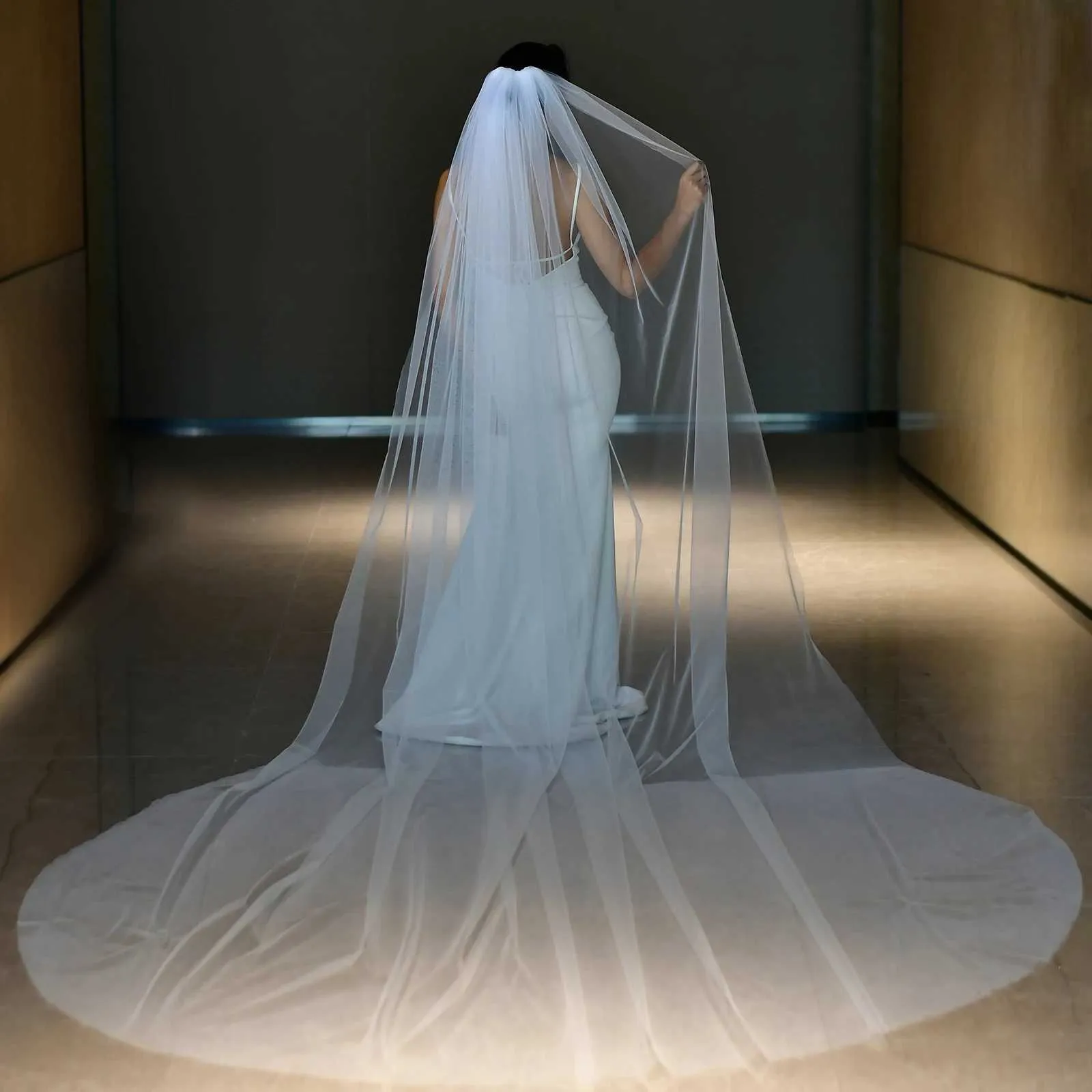 Gioielli per capelli M92 Velo lungo con pettine Velo da sposa cattedrale semplice 1 livello Bordo tagliato Sheer Soft Tulle120in Ampio matrimonio_voghion.com