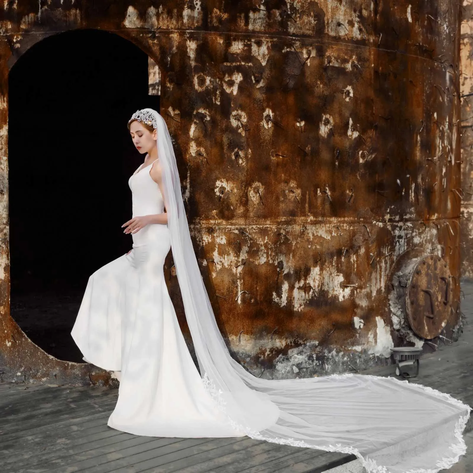 Bijoux de cheveux V47 Voiles de mariée courts Bord cathédrale Longueur Voile de mariage avec peigne Bordure en dentelle florale françaiseNuptiale_voghion.com