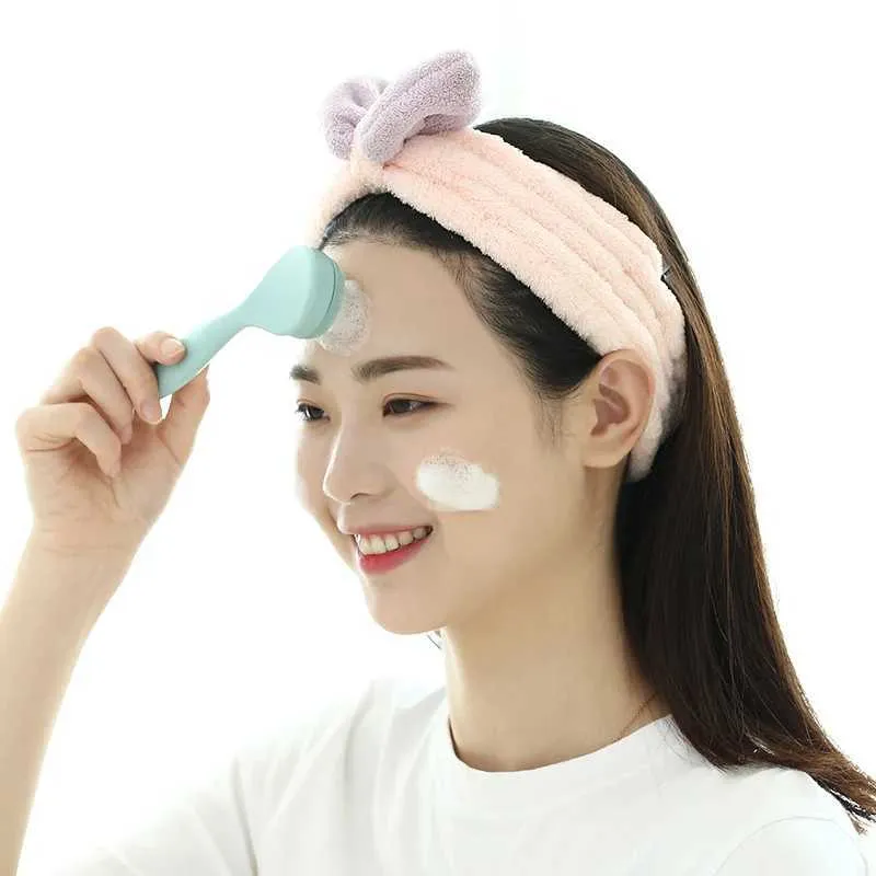 BZTB Limpeza de silicone macio Pincel de limpeza facial para remover maquiagem Blackheads Ferramentas de beleza portáteis Pushing Facial Brush D240510