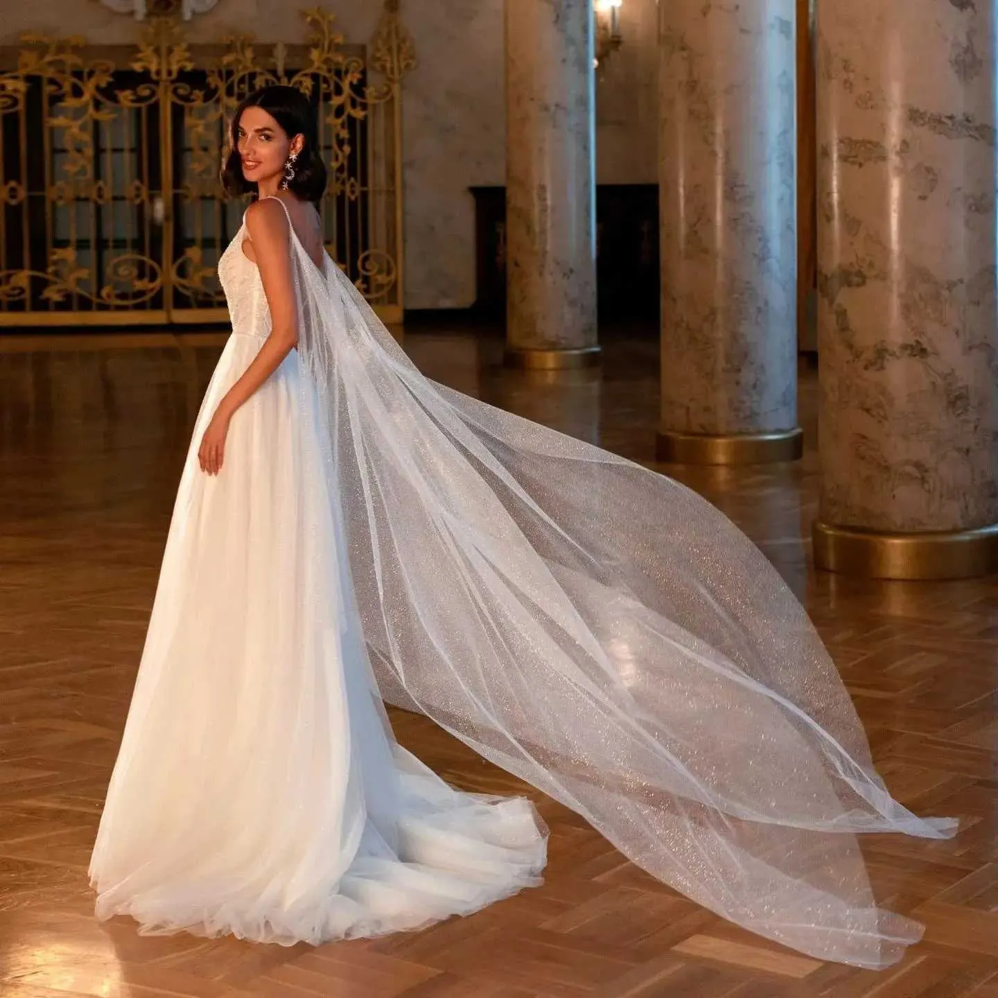 Bijoux de cheveux Cape pour femme VG52 Ailes de mariée étincelantes Voile champagne Manches amovibles Épaules Couverture de mariage Châle Mariée_voghion.com