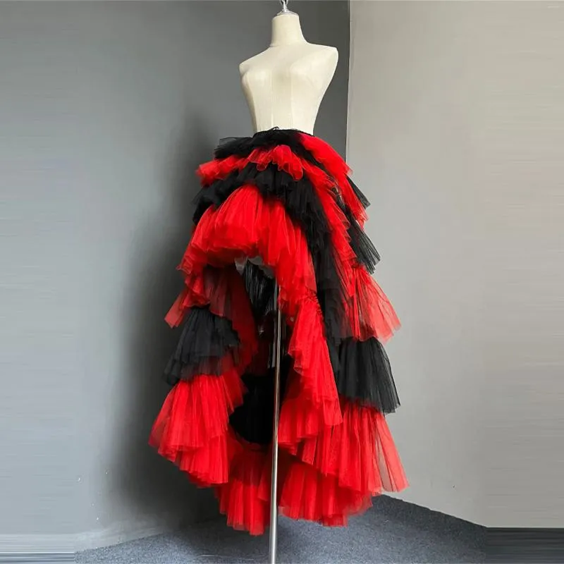 Jupes personnalisées irrégulières noir et rouge tulle salut basse jupe à gâteau en couches détachables pour le puits de bal