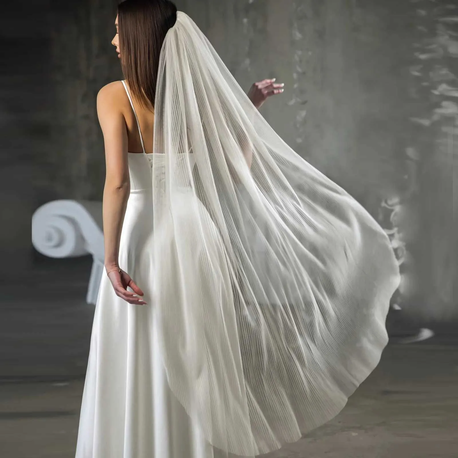 Gioielli per capelli Veli da sposa romantici 1 livello Velo rigido in organza trasparente con pettine Bordo tagliato Accessori per sposa_voghion.com
