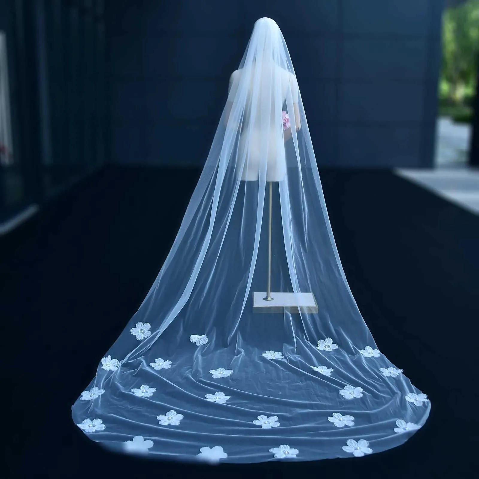 Hair Jewelry V202 Long Bridal Veils for a Fairy Tale Look Romantic Cathedral Length Veil with 3D Flower Beads Wedding_voghion.com