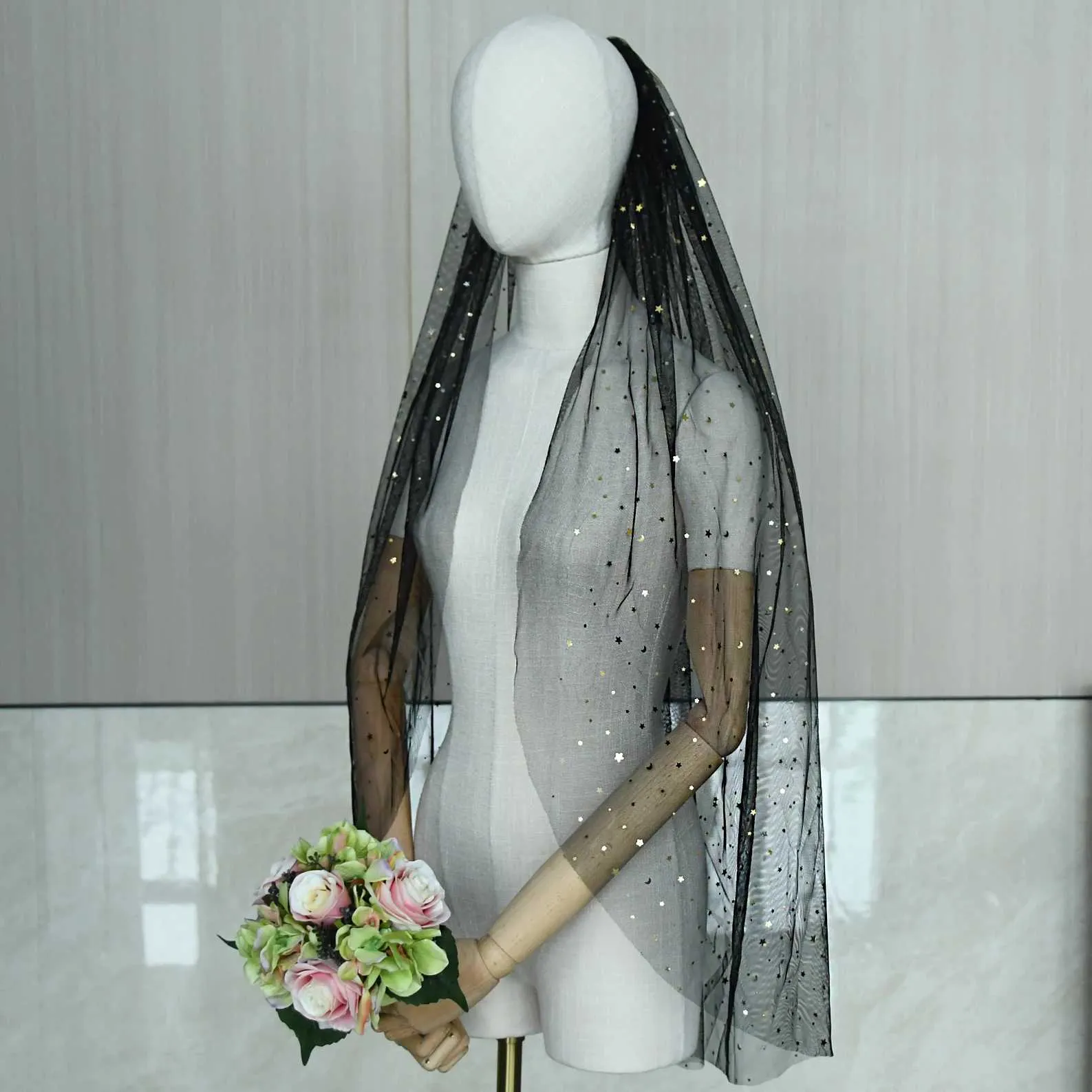 Sparkly Black Bridal Veil With Gold Star And Moon Details_voghion.com