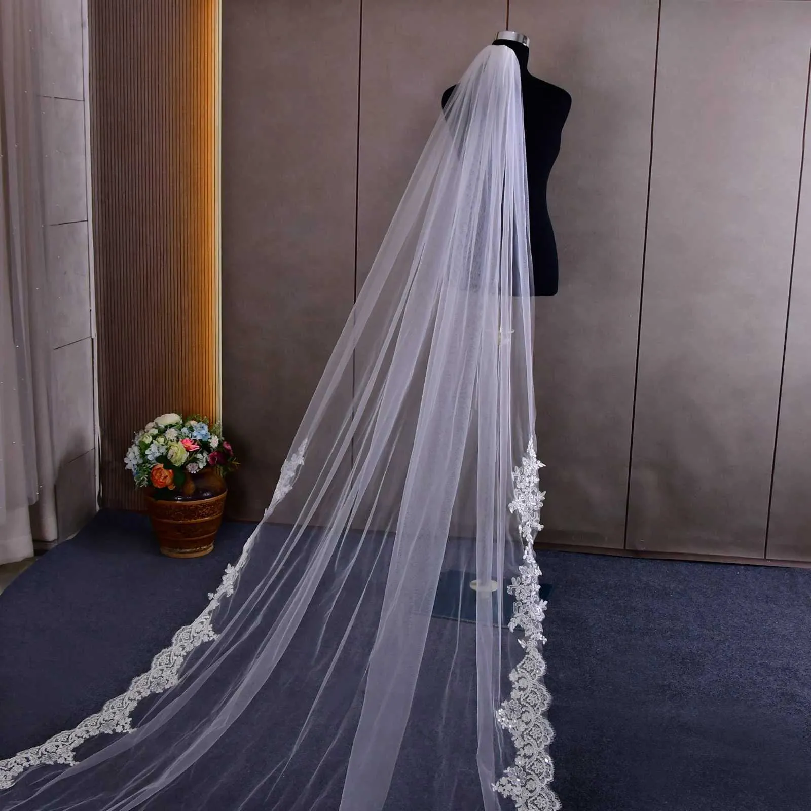 Hair Jewelry V163 Love Shape Veil Long Bridal Veils Cathedral 1 Tier Lace Appliques Edge Mantilla Wide Wedding_voghion.com