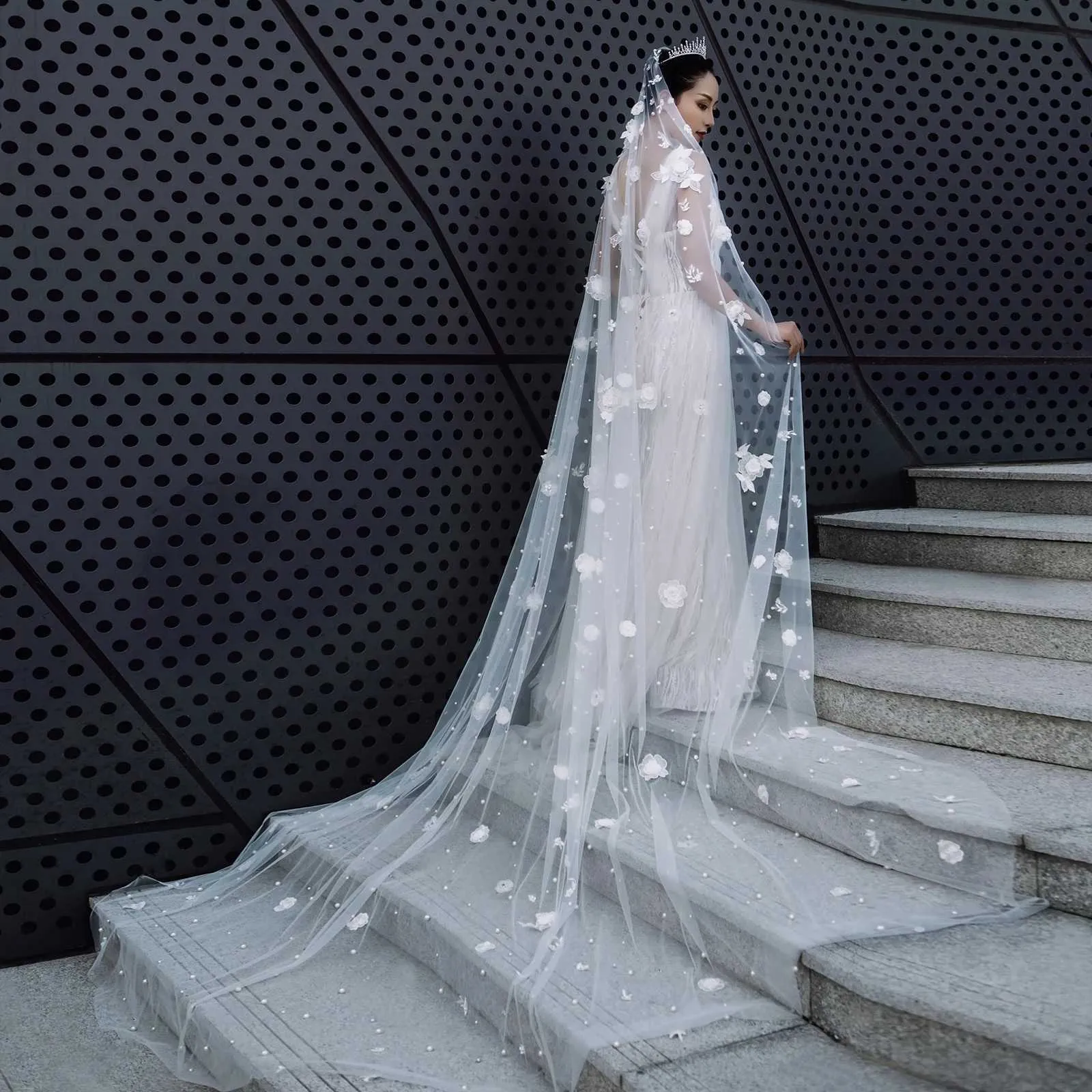 Gioielli per capelli V120 Strass larghi Velo da sposa in cristallo Fiori Perle lunghe da cattedrale Perline Accessori da sposa Illusion_voghion.com