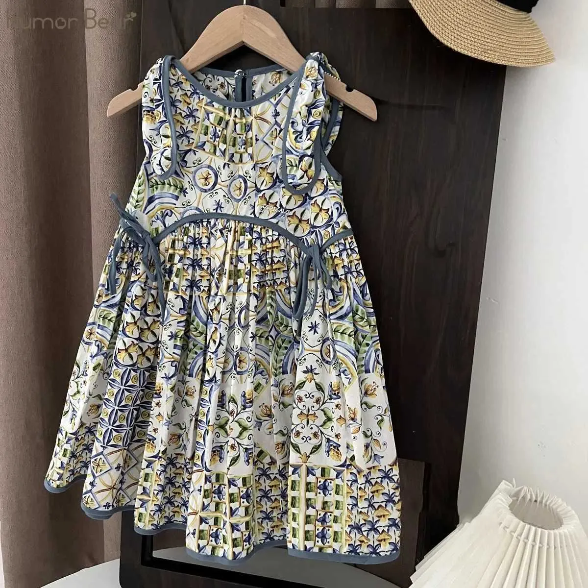 Robes de fille intéressantes ours coréen coréen sans manches débarquées avec motif de fleur mode robe décontractée vestiment