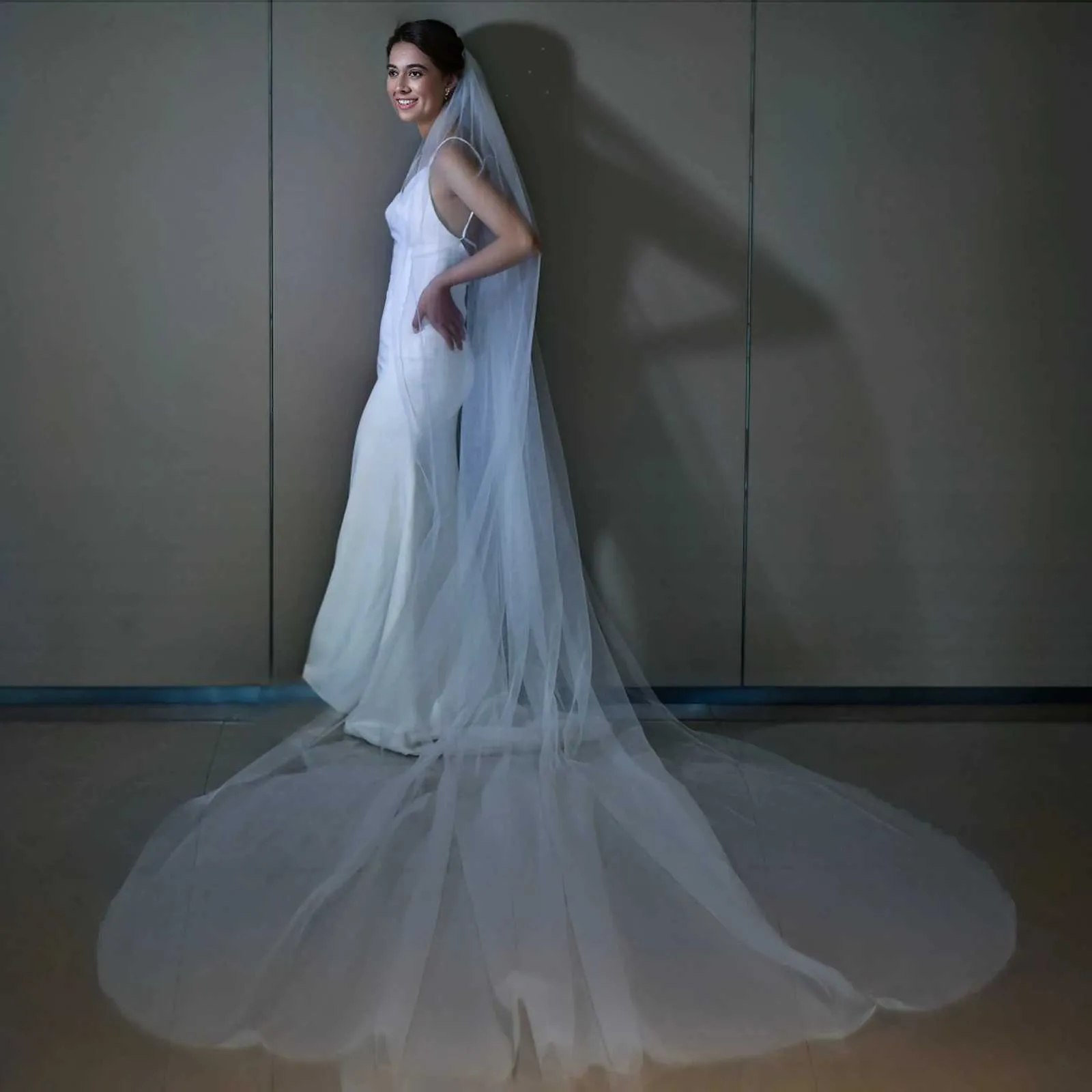 Gioielli per capelli M92 Velo lungo con pettine Velo da sposa cattedrale semplice 1 livello Bordo tagliato Sheer Soft Tulle120in Ampio matrimonio_voghion.com