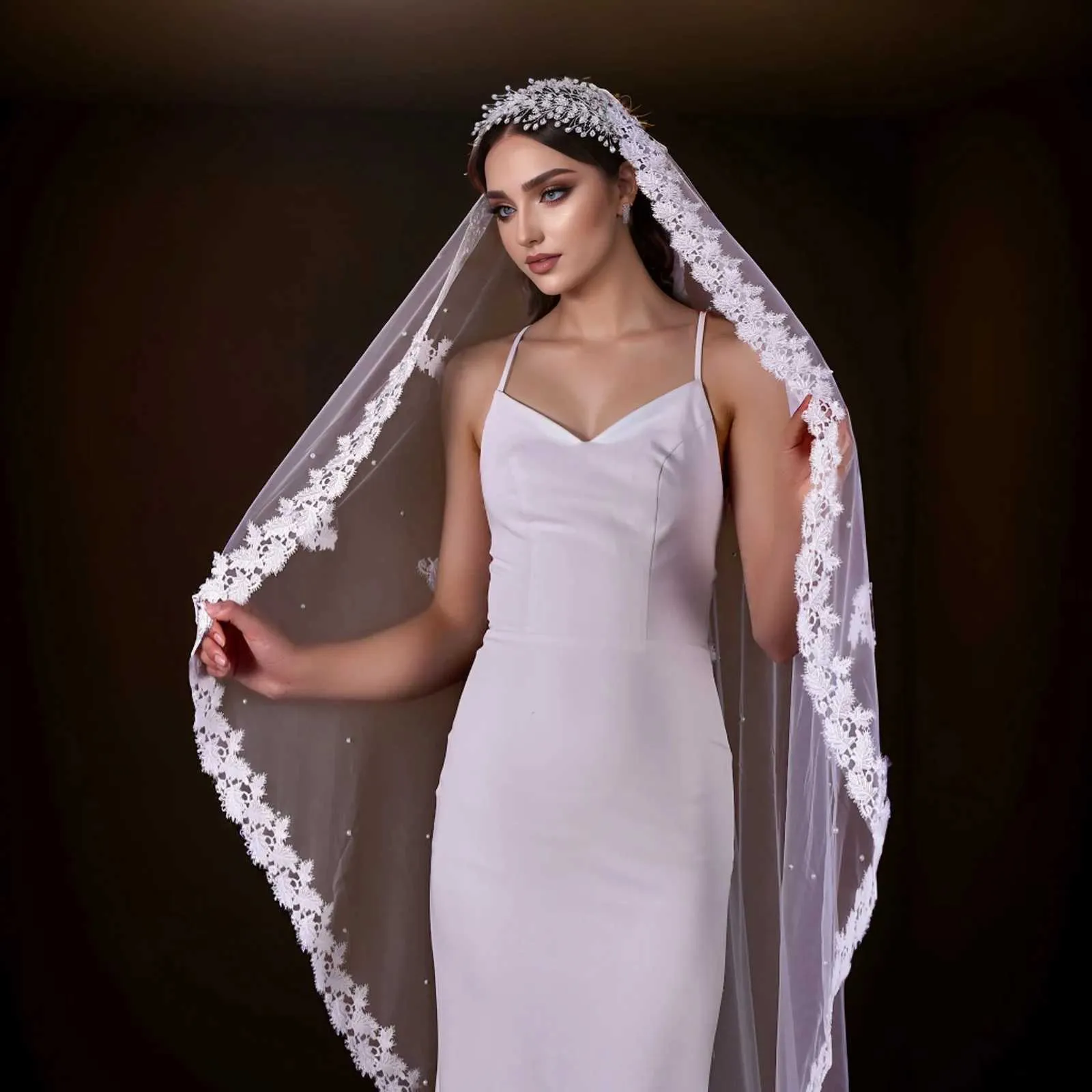 Haarschmuck MZA10 Perlenschleier Lang Kathedrale Brautschleier Rundum Spitzenapplikation Rand 1-stufig Weich Hochzeitskleid_voghion.com