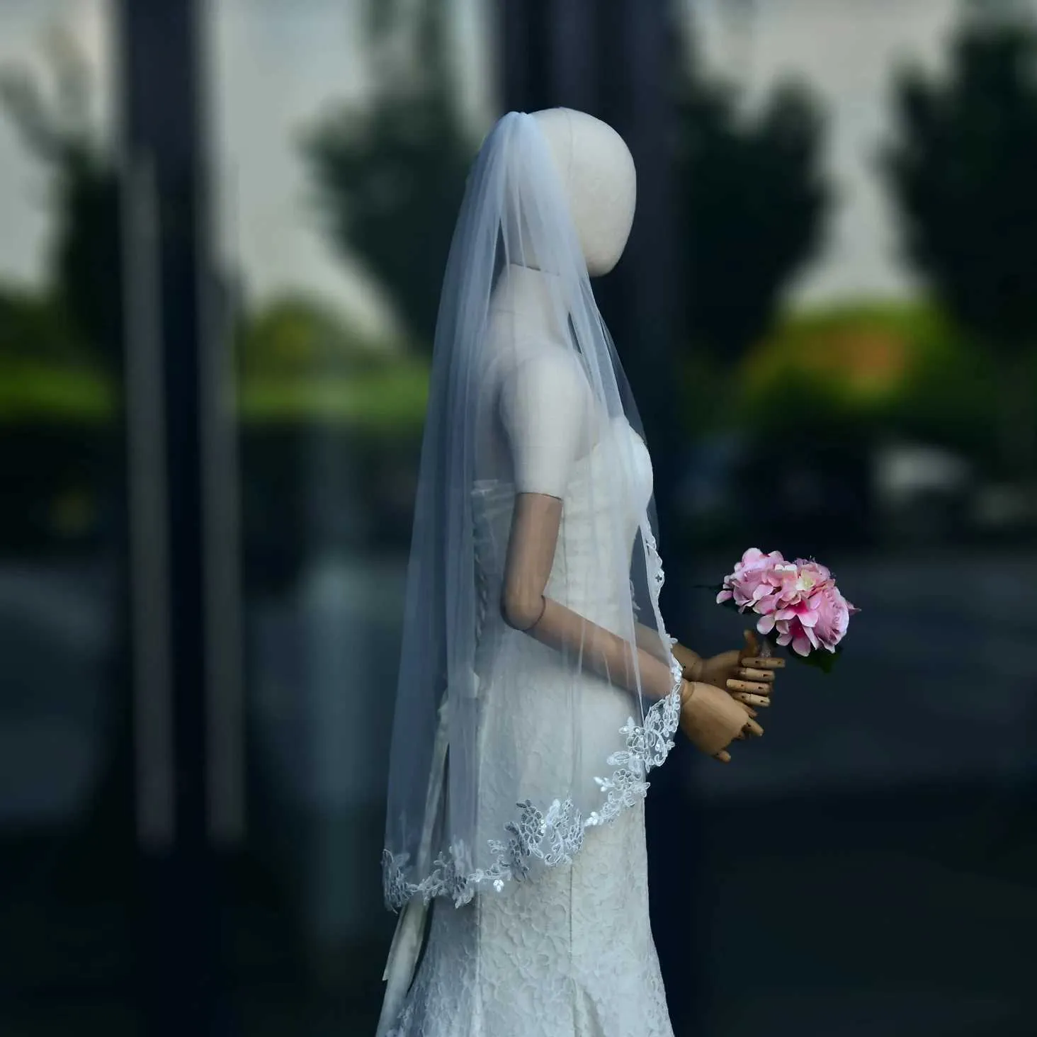 Bijoux de cheveux V47 Voiles de mariée courts Bord cathédrale Longueur Voile de mariage avec peigne Bordure en dentelle florale françaiseNuptiale_voghion.com