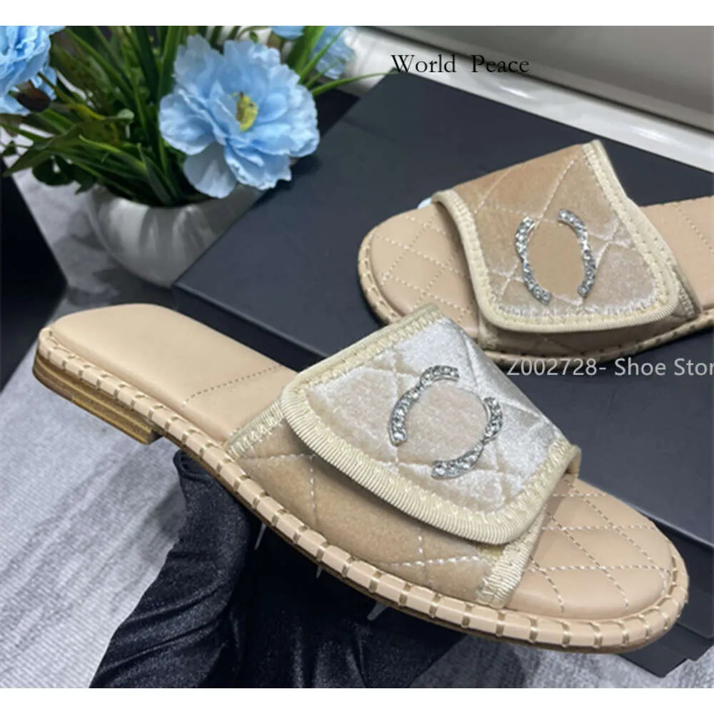Chanells Shoe Luxury Designer Chaussures plates Chanells Sandale Brand Chaussures Eau Diamond Bow Upper Fashion Marque Chanelsandals Anti Slip and Sexy Beach Tong-Flops 4678