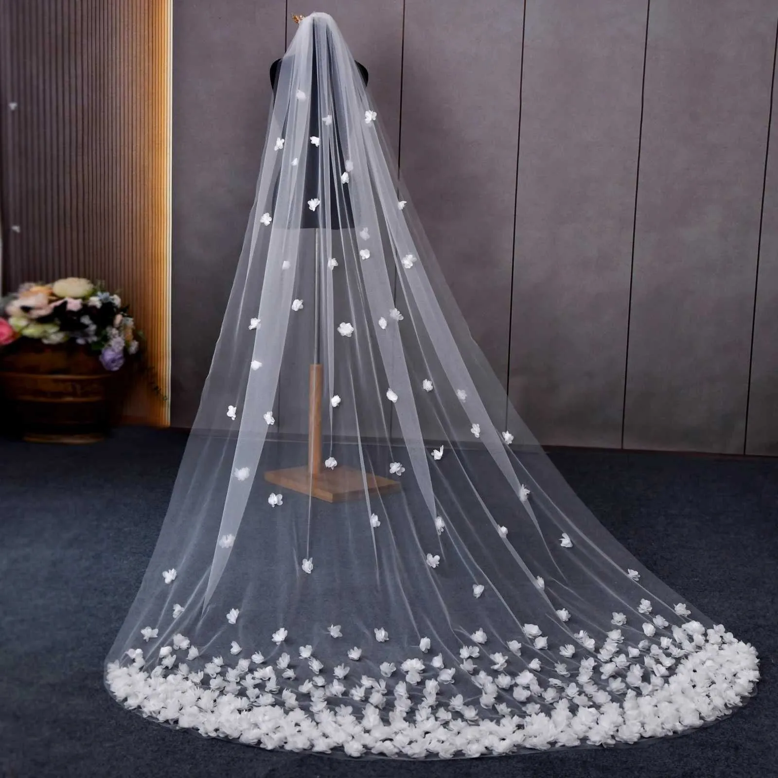 Wedding Veil With 3d Organza Flowers And Comb For Bridal Hair_voghion.com
