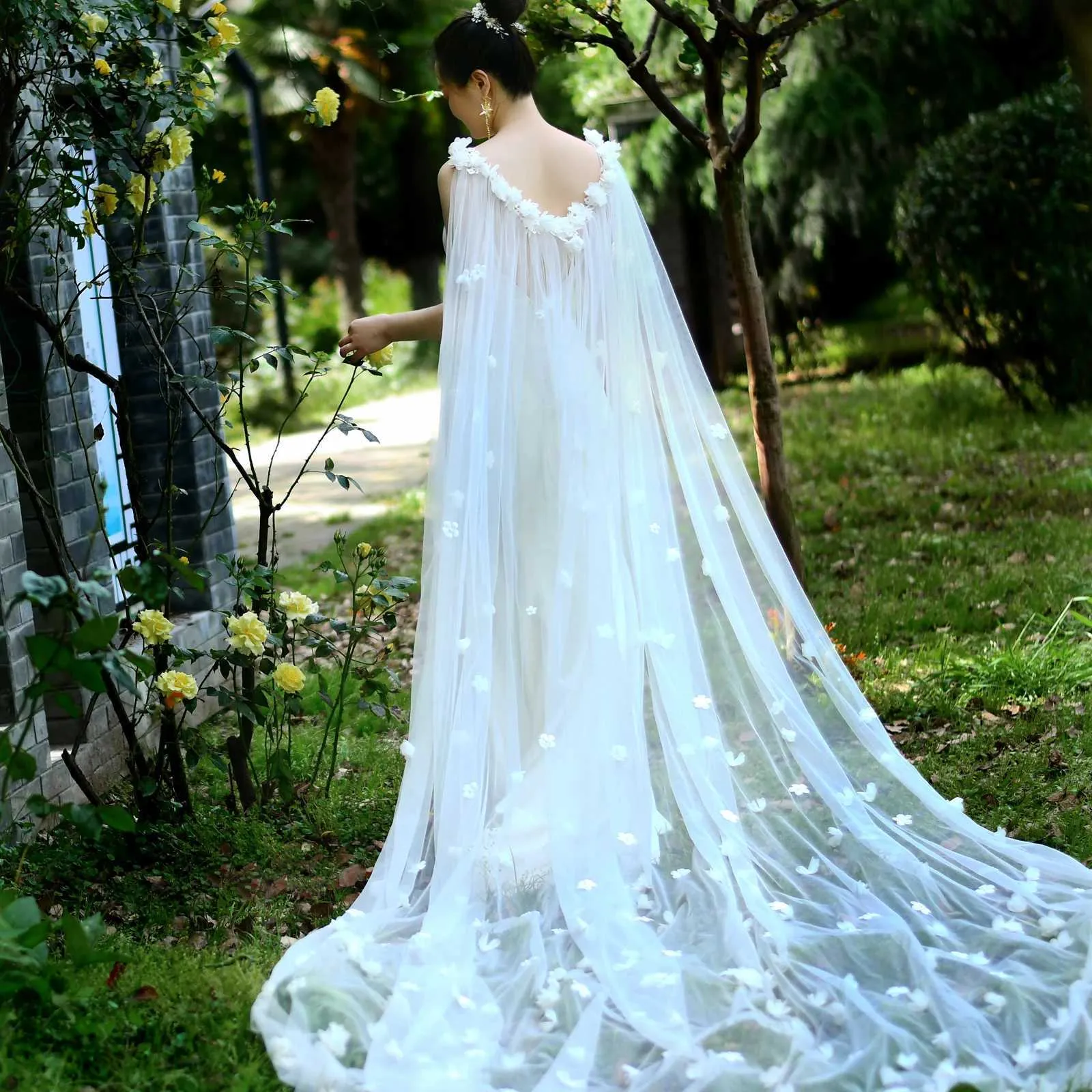 Brautschleier Cape Mit 3d Blumen Und Schulterfreiem Bolero_voghion.com
