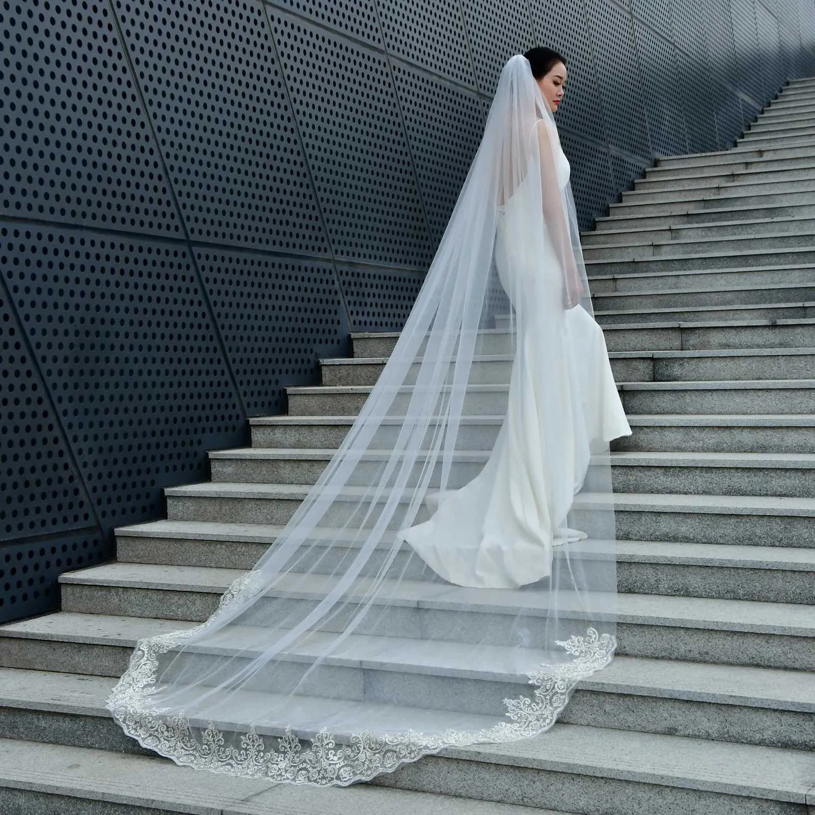Vlasové šperky V70 Dlouhý závoj s krajkovým okrajem Aplikace Svatební závoj 1 úroveň Měkký tyl s hřebenem Svatební doplňky pro nevěstu_voghion.com