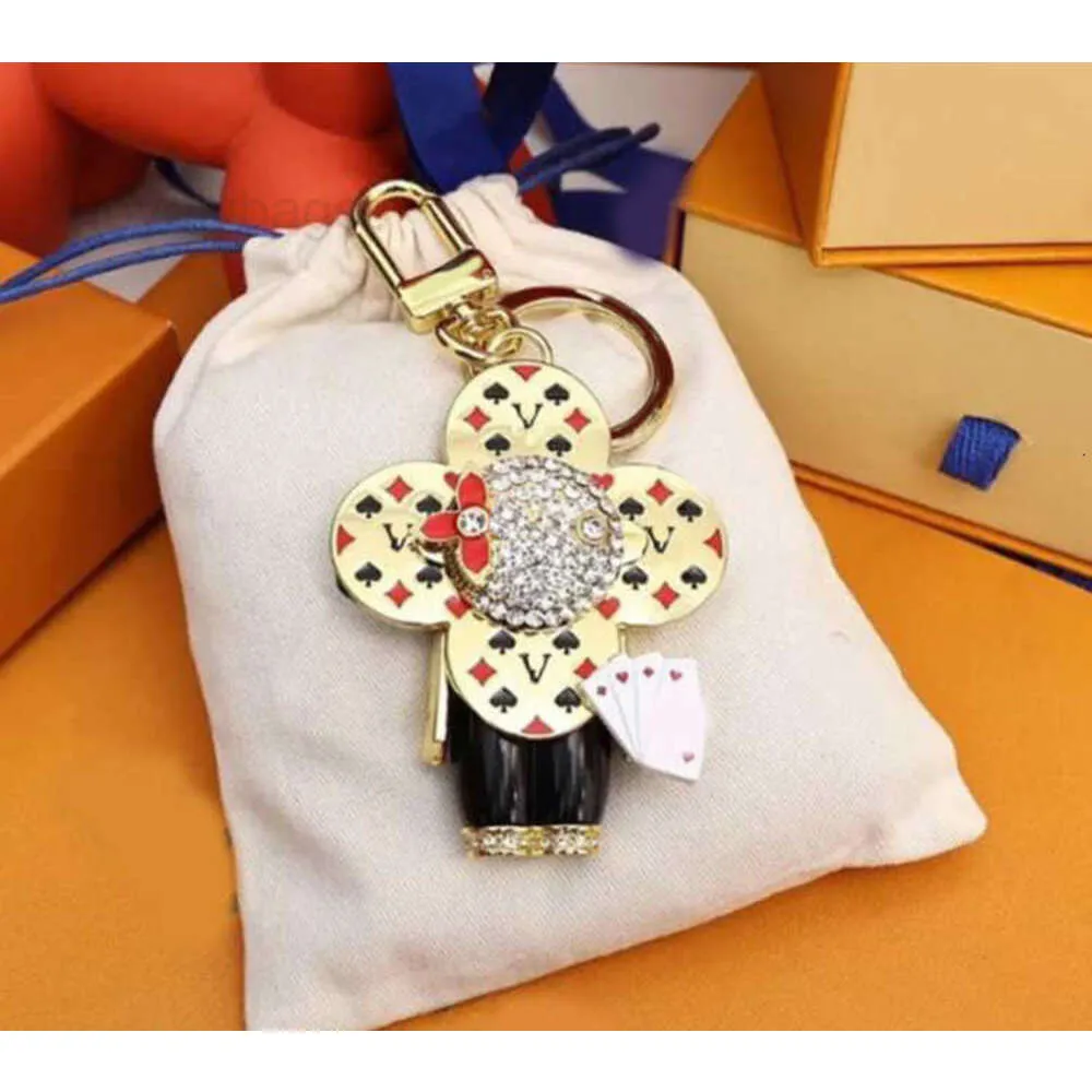 Keychains Lanyards Design -Tasche Charme Luxus Designer Paare Schlüsselkette Neue Sonnenblumenschlüsselringanhänger süße Pandahalter Modezubehör für Frauen Männer04