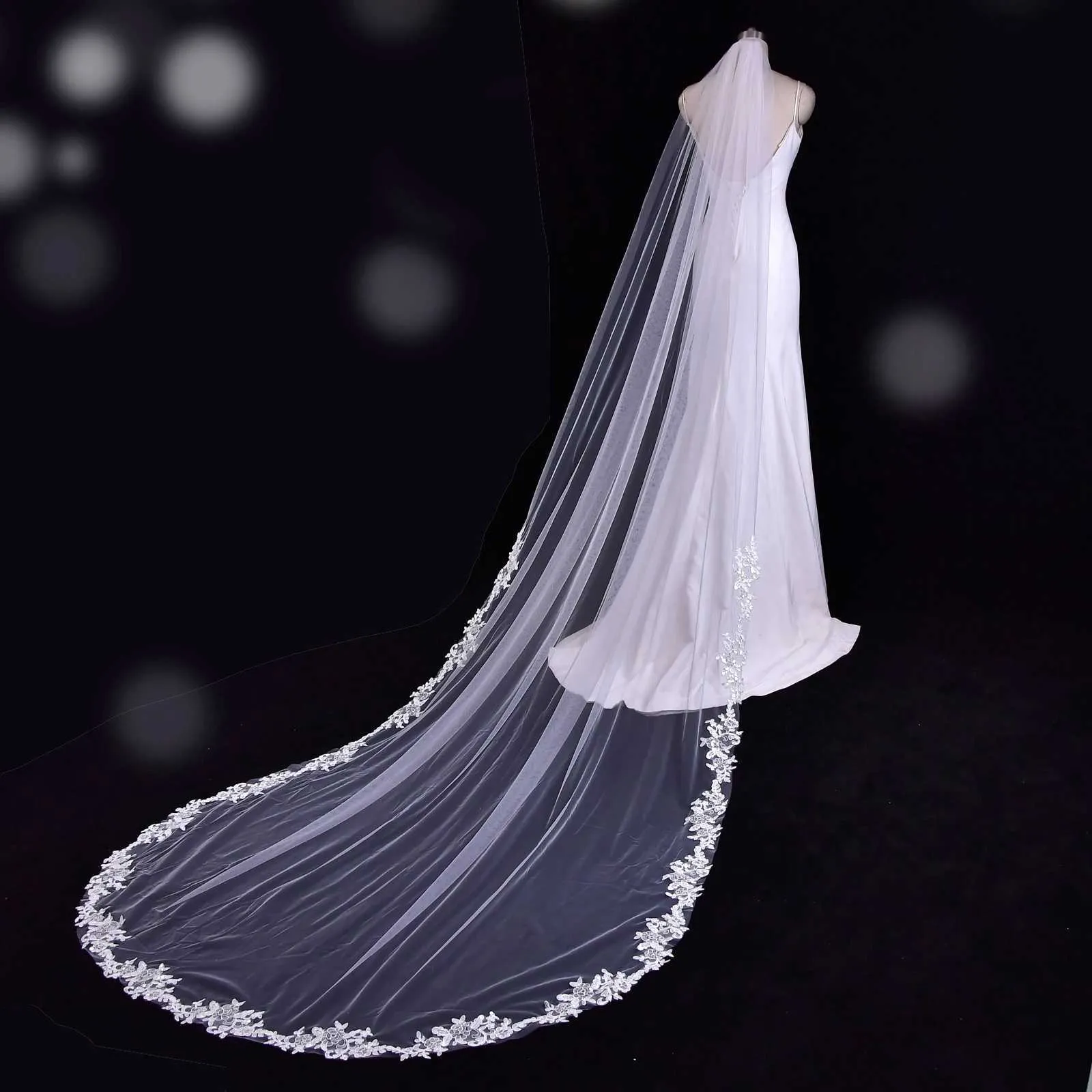 Bijoux de cheveux V47 Voiles de mariée courts Bord cathédrale Longueur Voile de mariage avec peigne Bordure en dentelle florale françaiseNuptiale_voghion.com