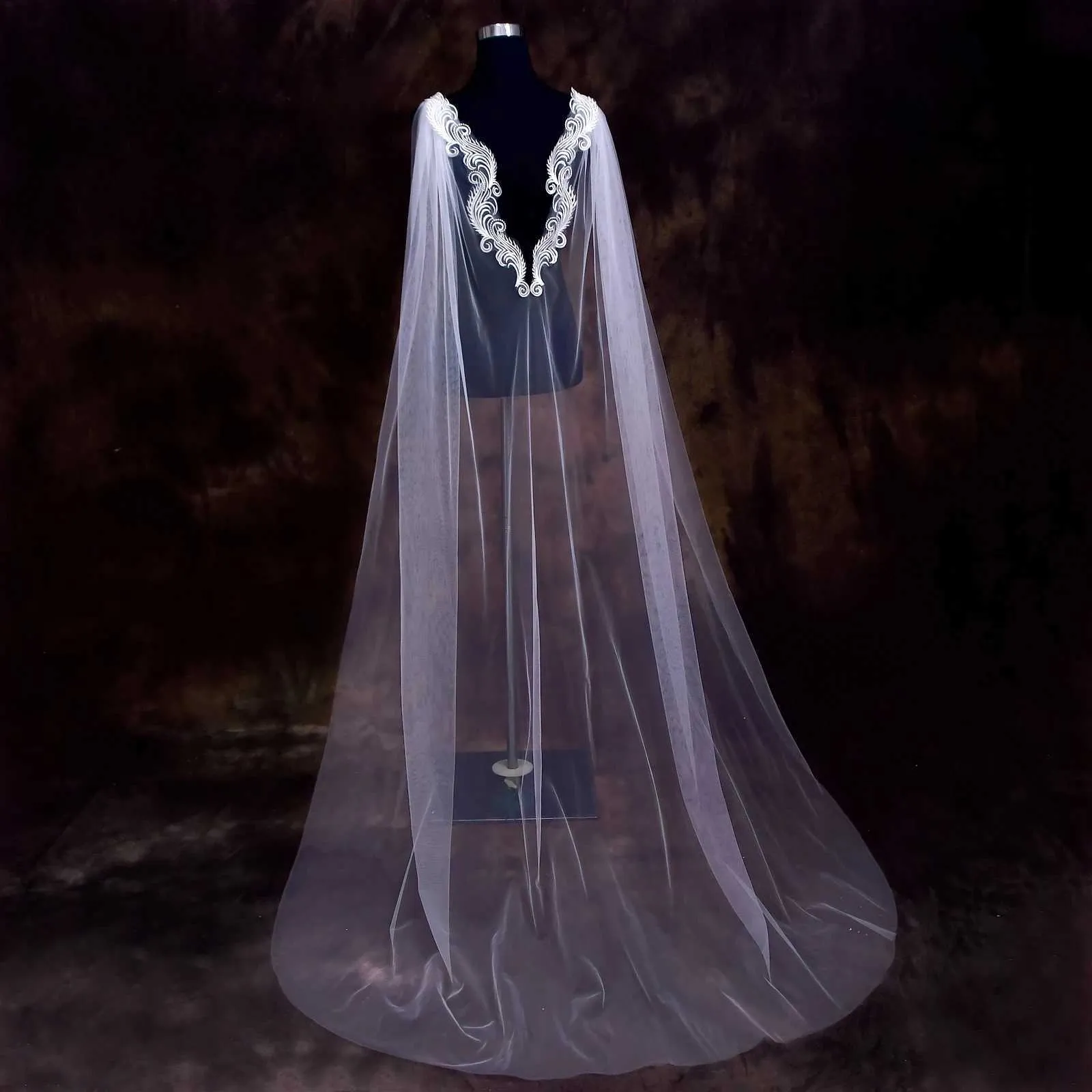 Mantella da sposa con velo lungo cattedrale accessori capelli sposa_voghion.com